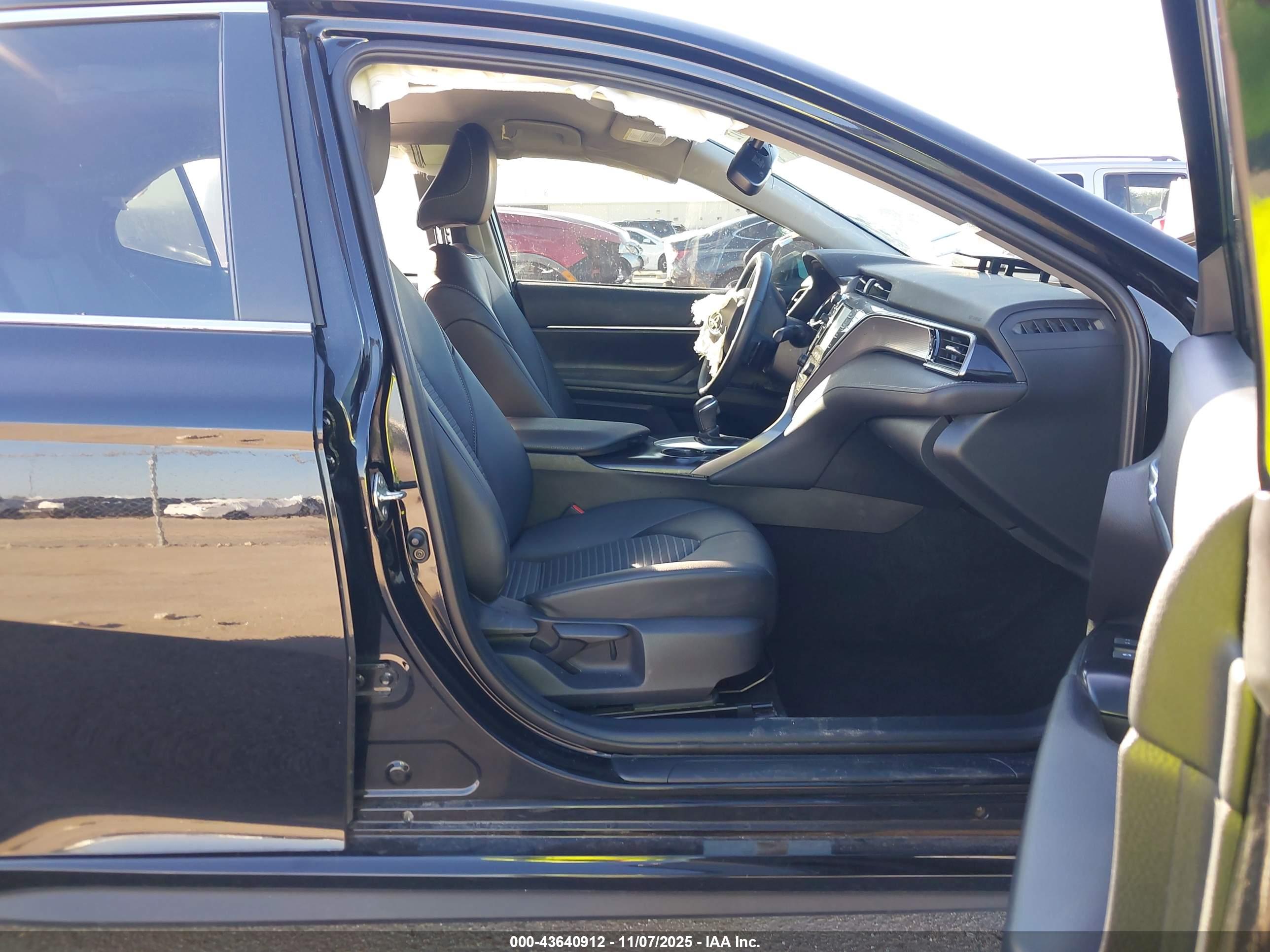 TOYOTA CAMRY image 5