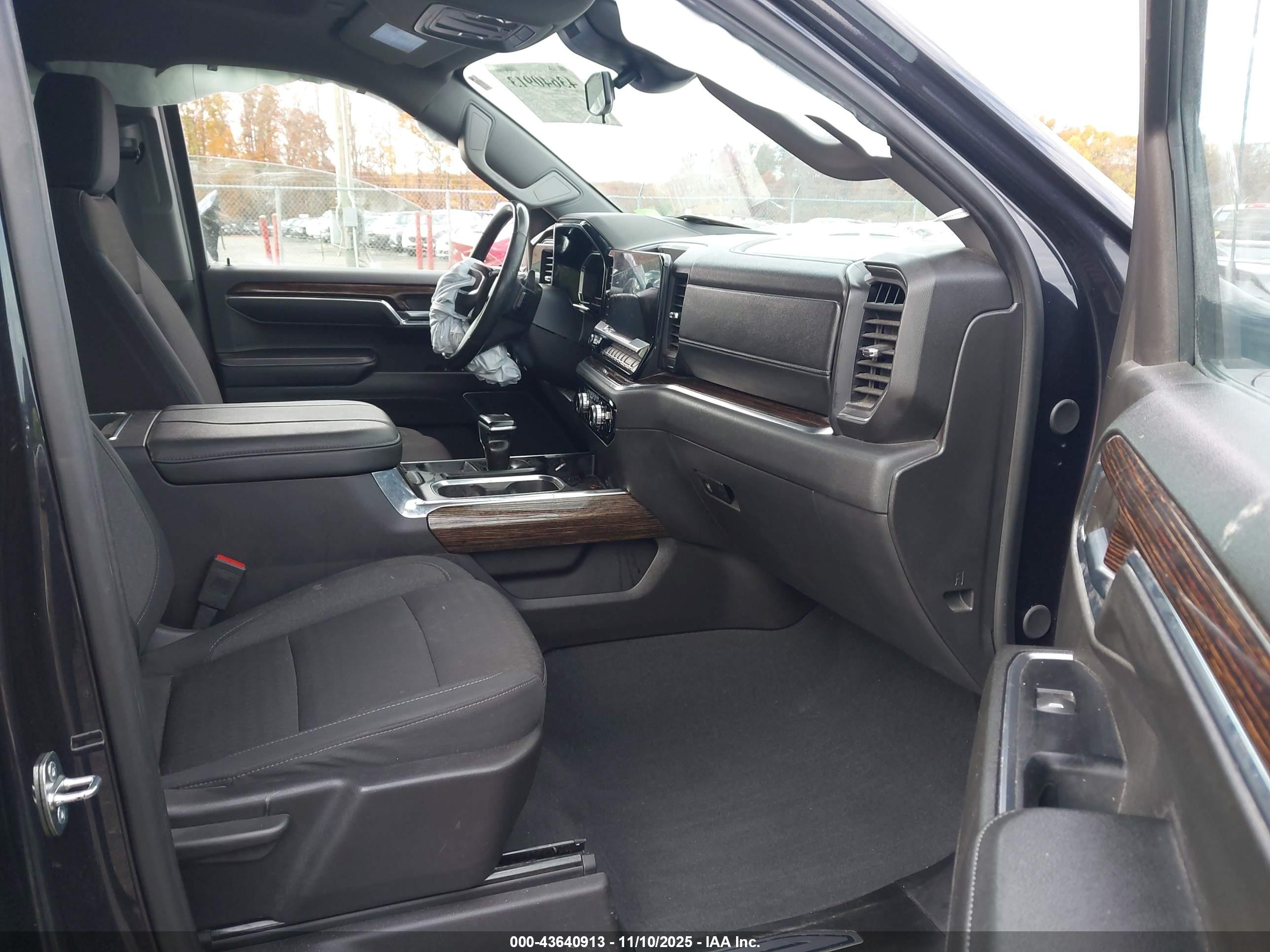 GMC SIERRA image 5