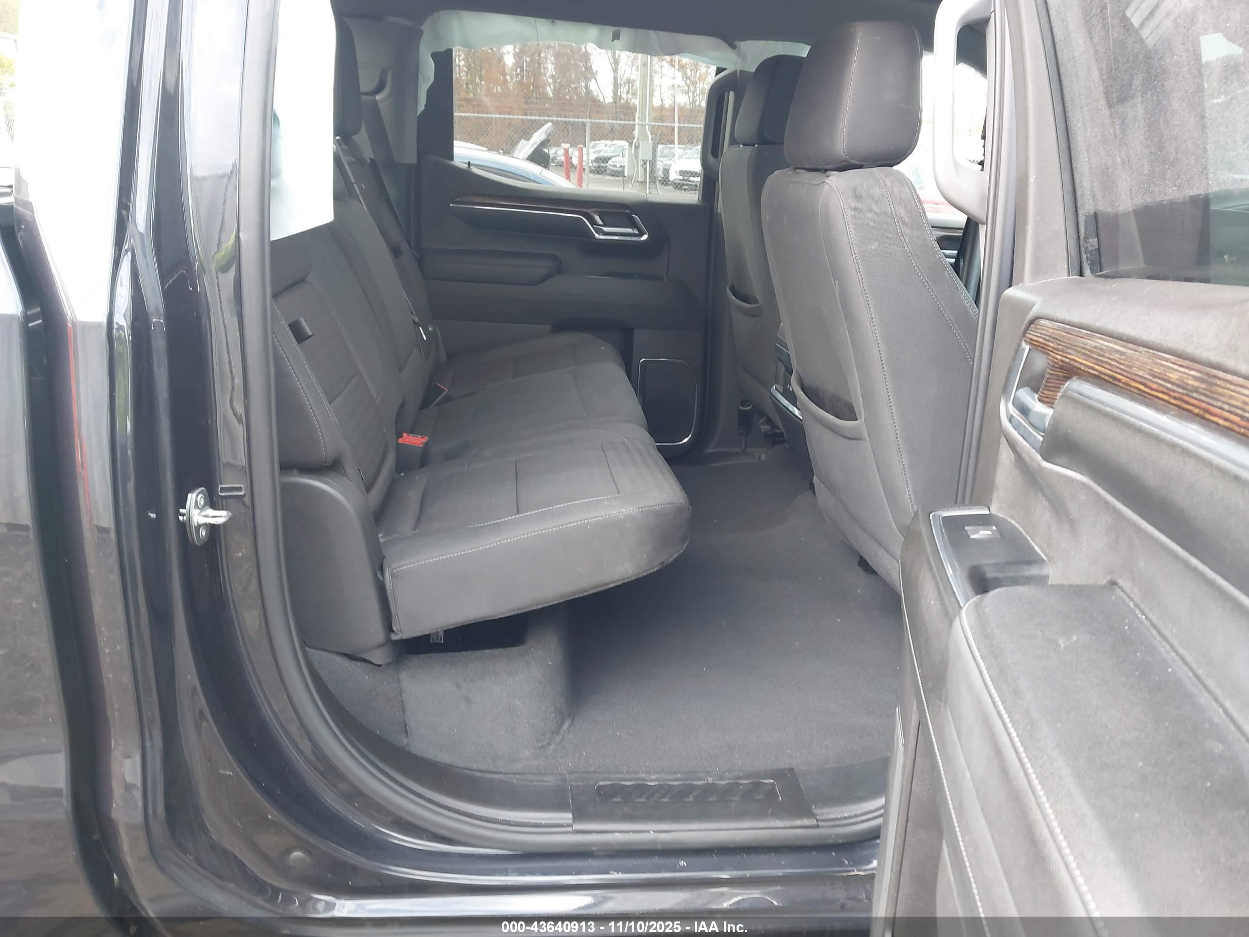 GMC SIERRA image 8