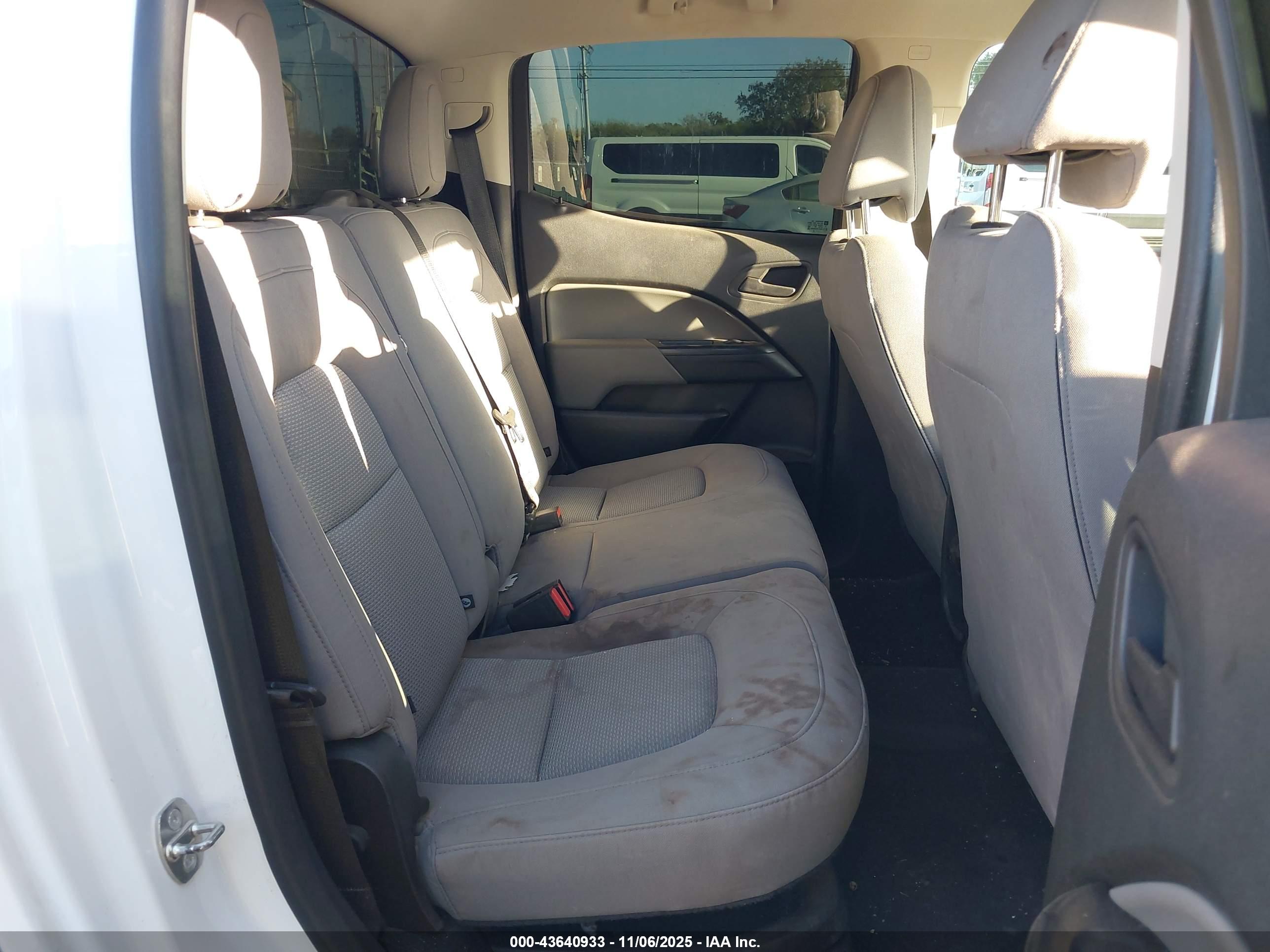 CHEVROLET COLORADO image 8