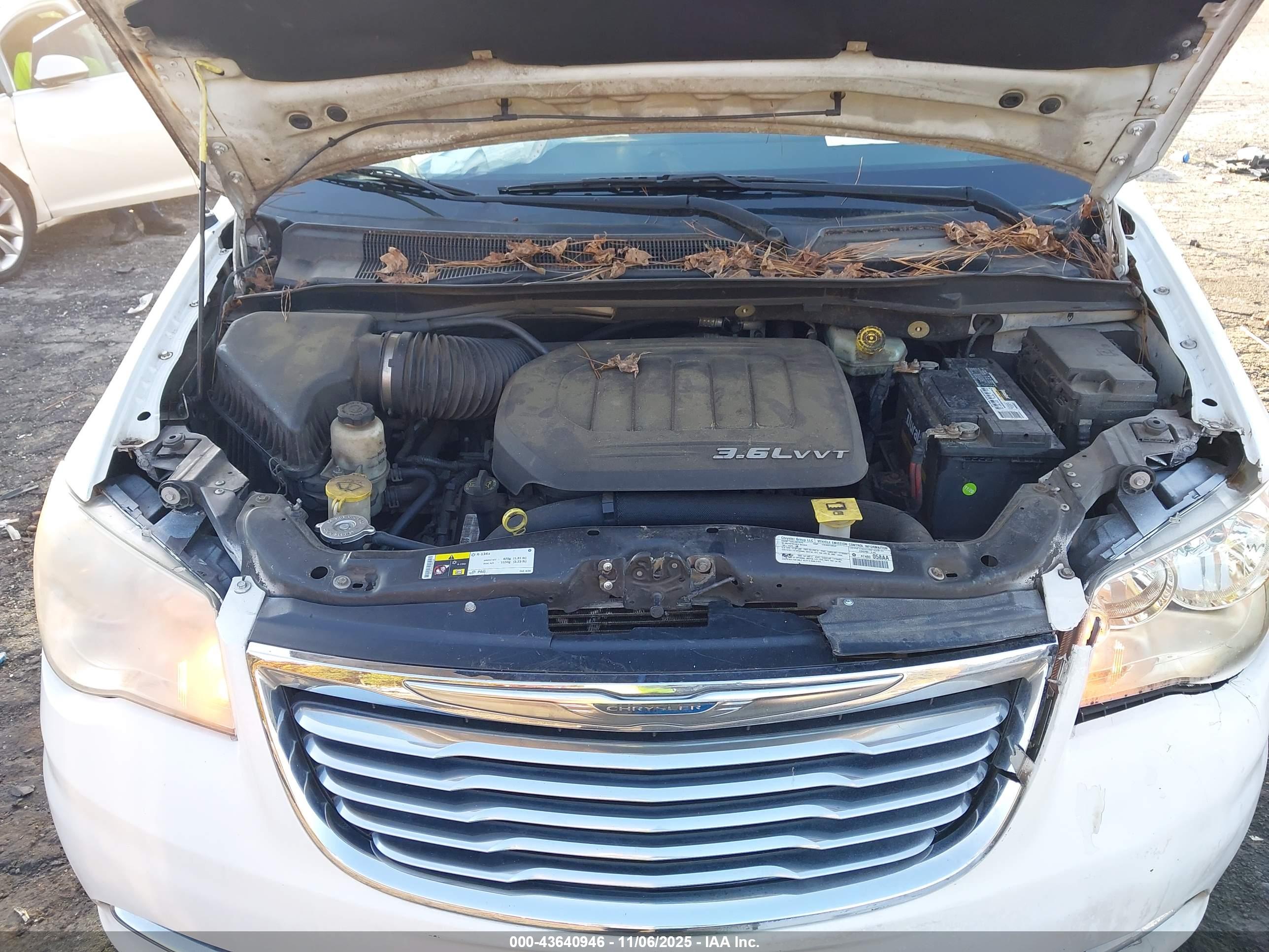 CHRYSLER TOWN image 10