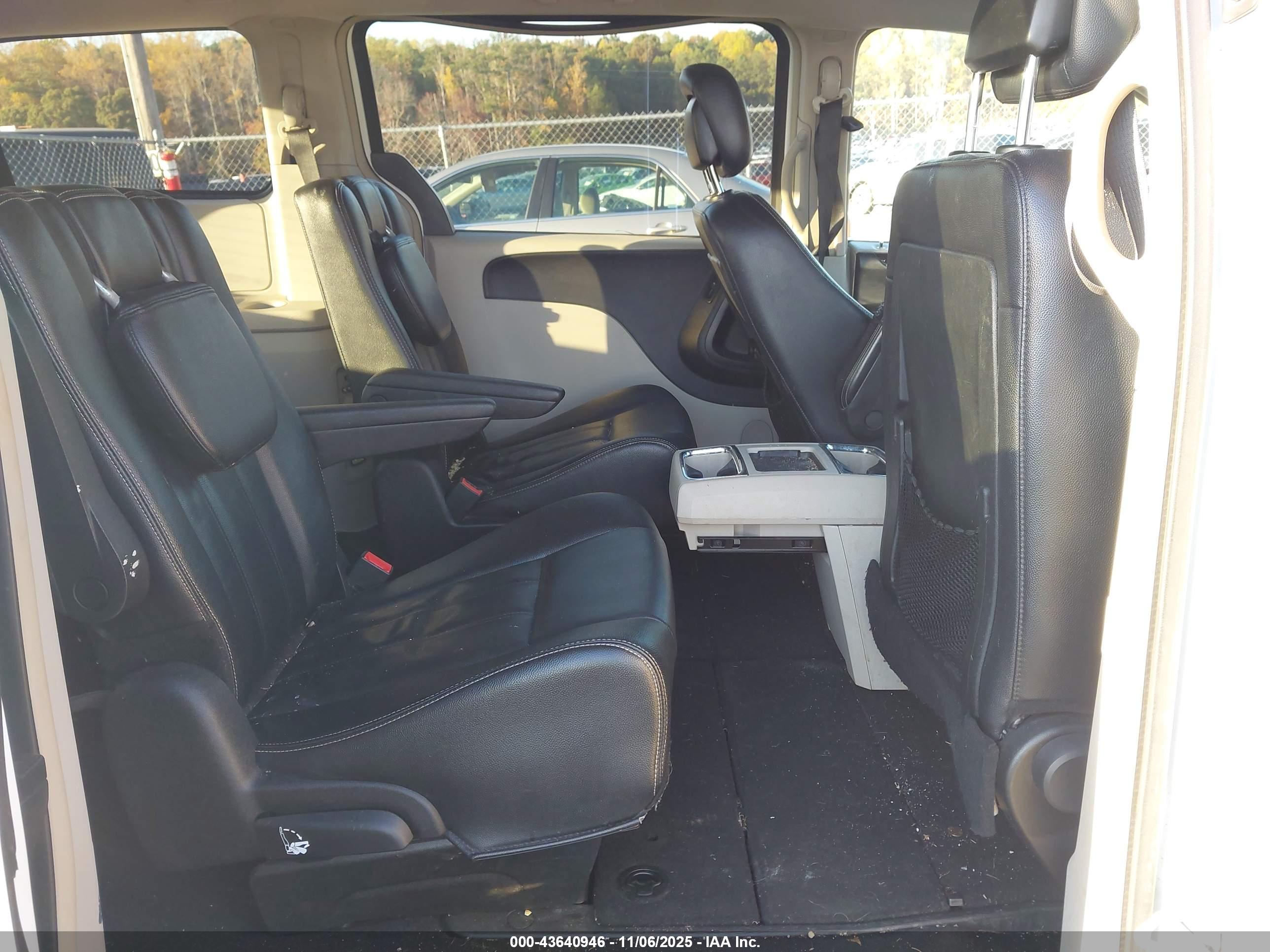 CHRYSLER TOWN image 8