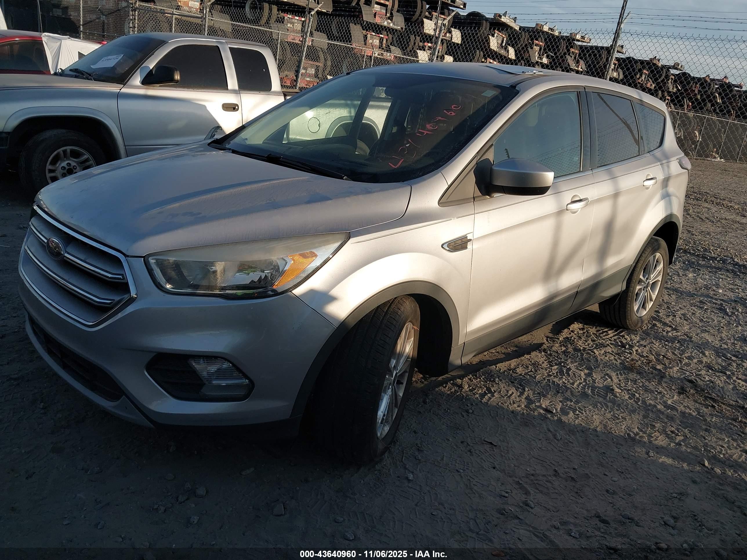 FORD ESCAPE image 2