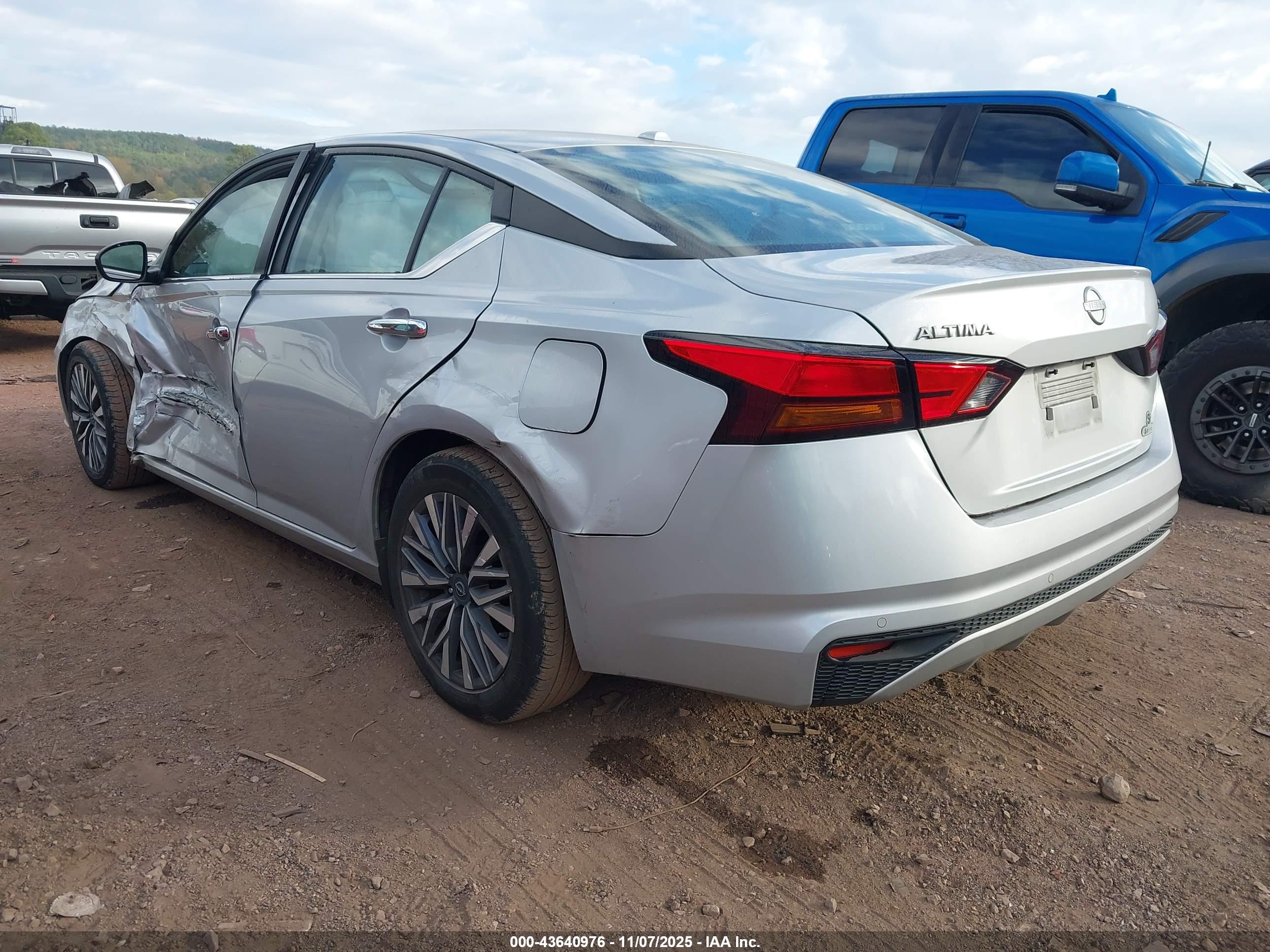 NISSAN ALTIMA image 3