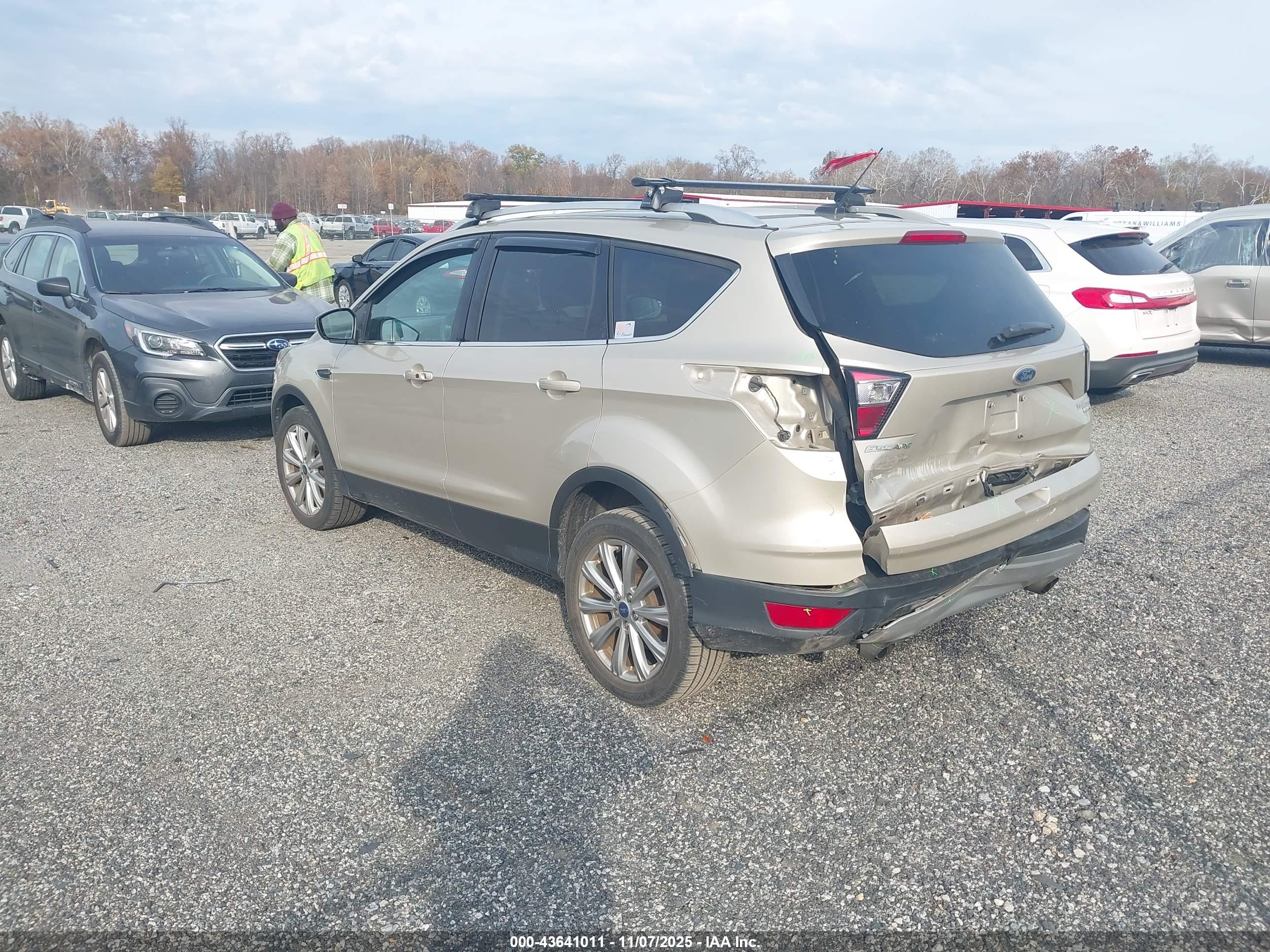 FORD ESCAPE image 3