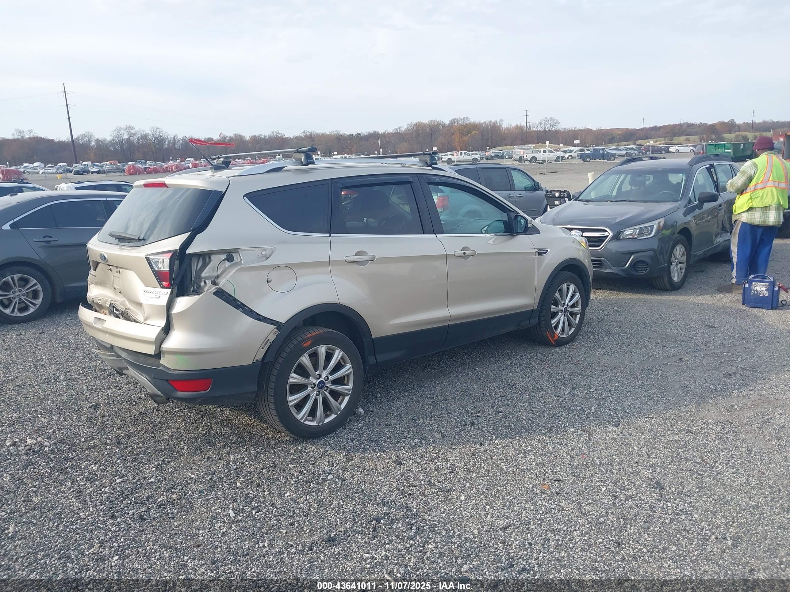 FORD ESCAPE image 4