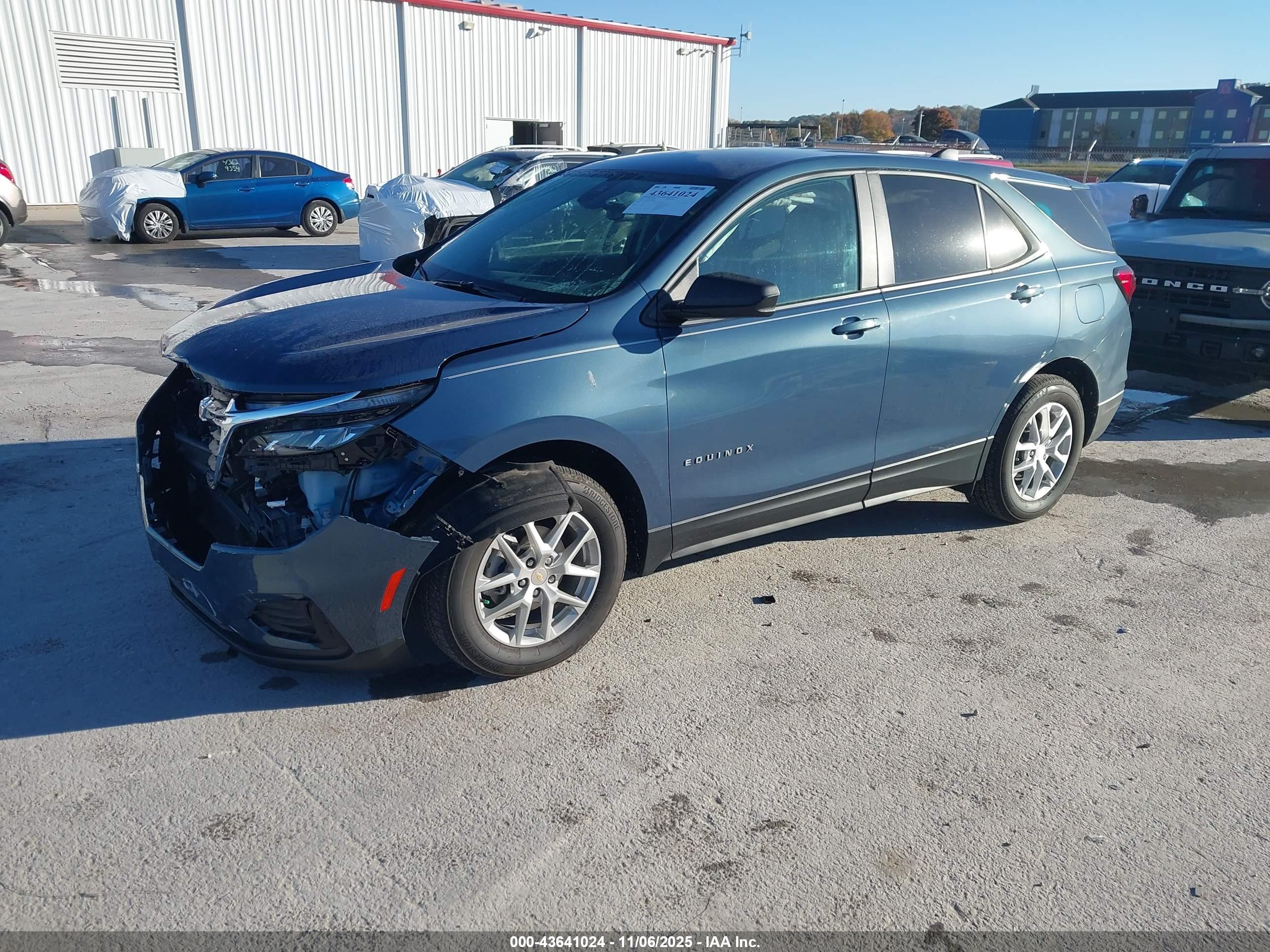 CHEVROLET EQUINOX image 2
