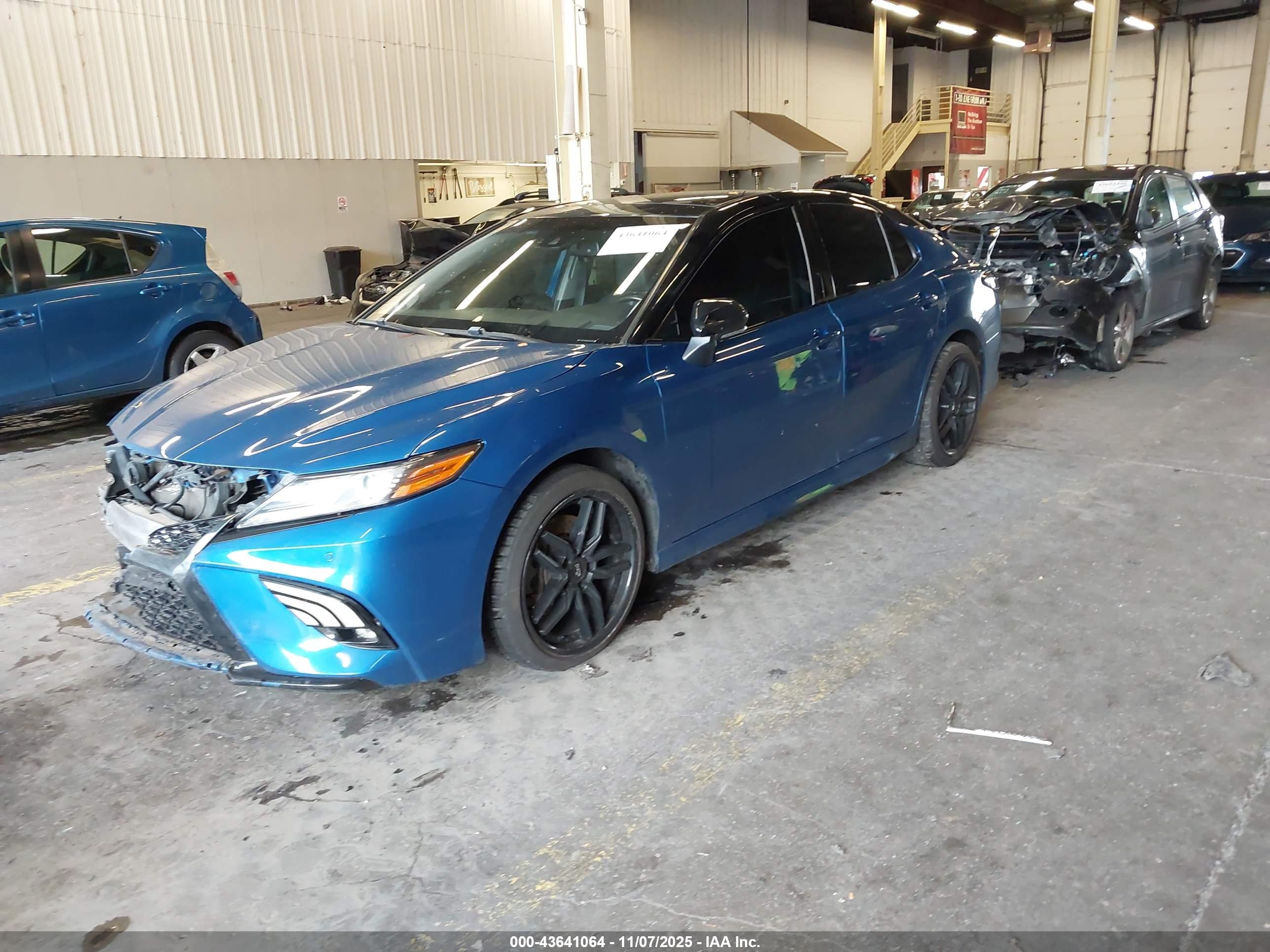 TOYOTA CAMRY image 2