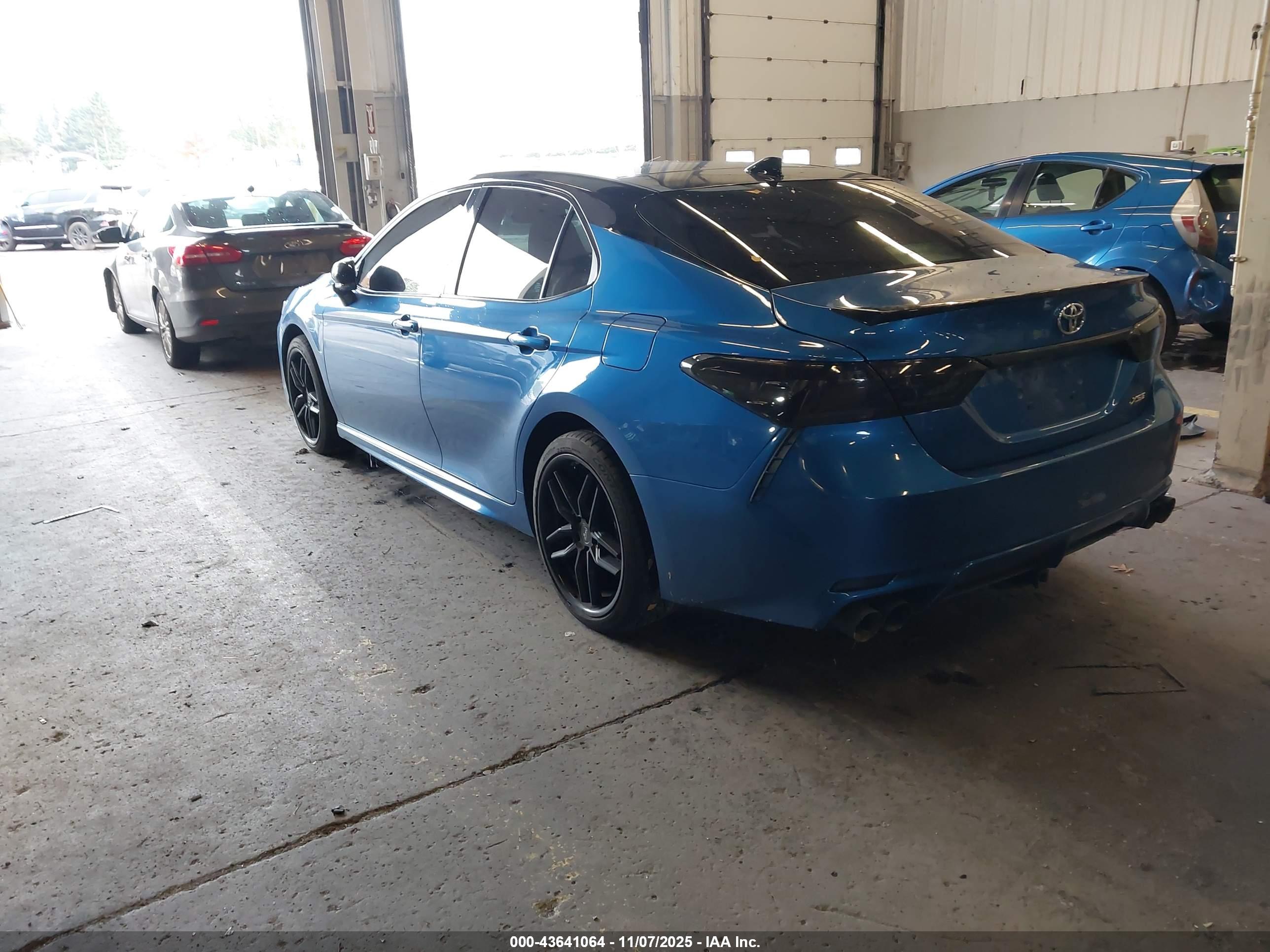 TOYOTA CAMRY image 3
