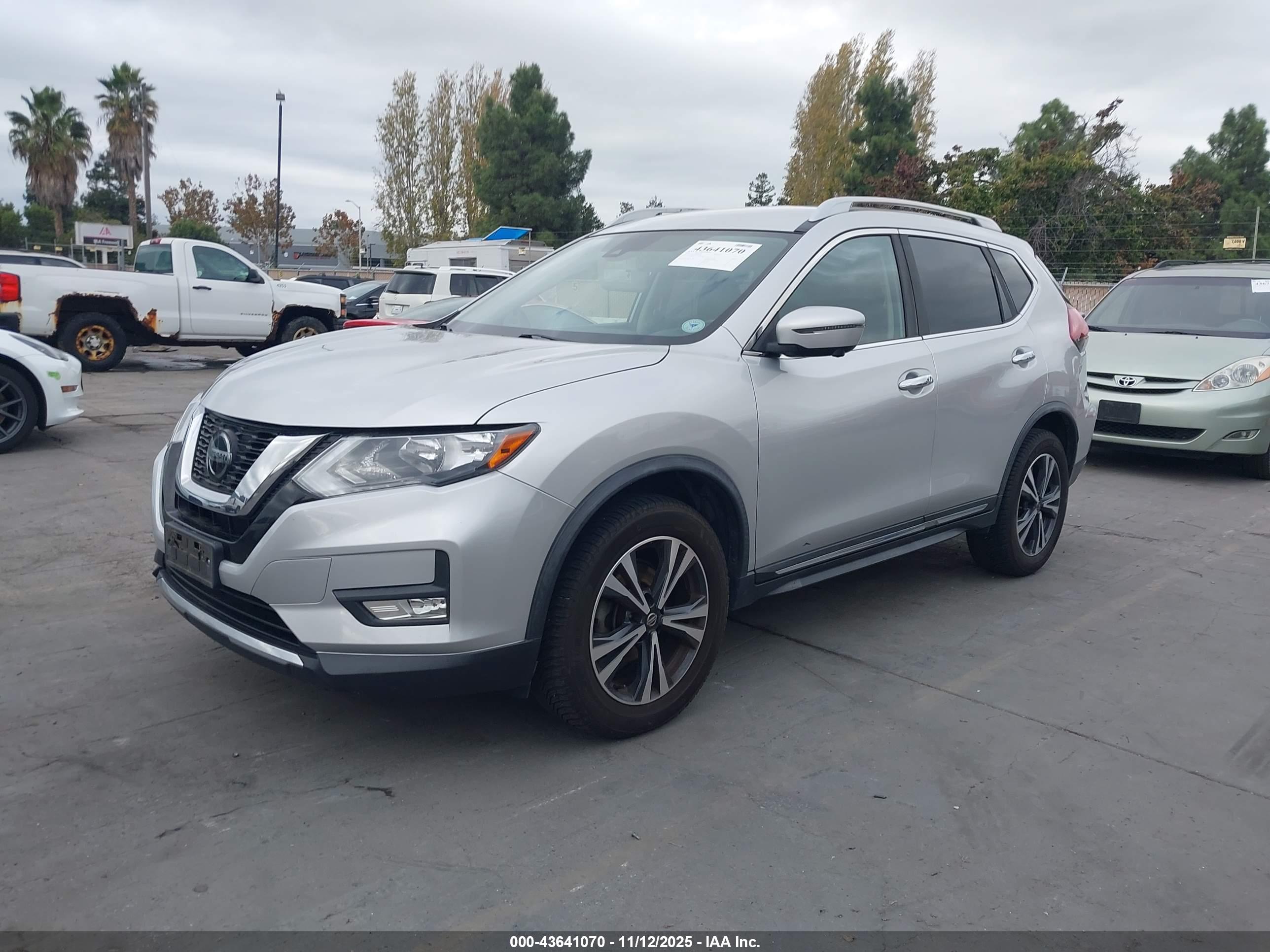 NISSAN ROGUE image 2