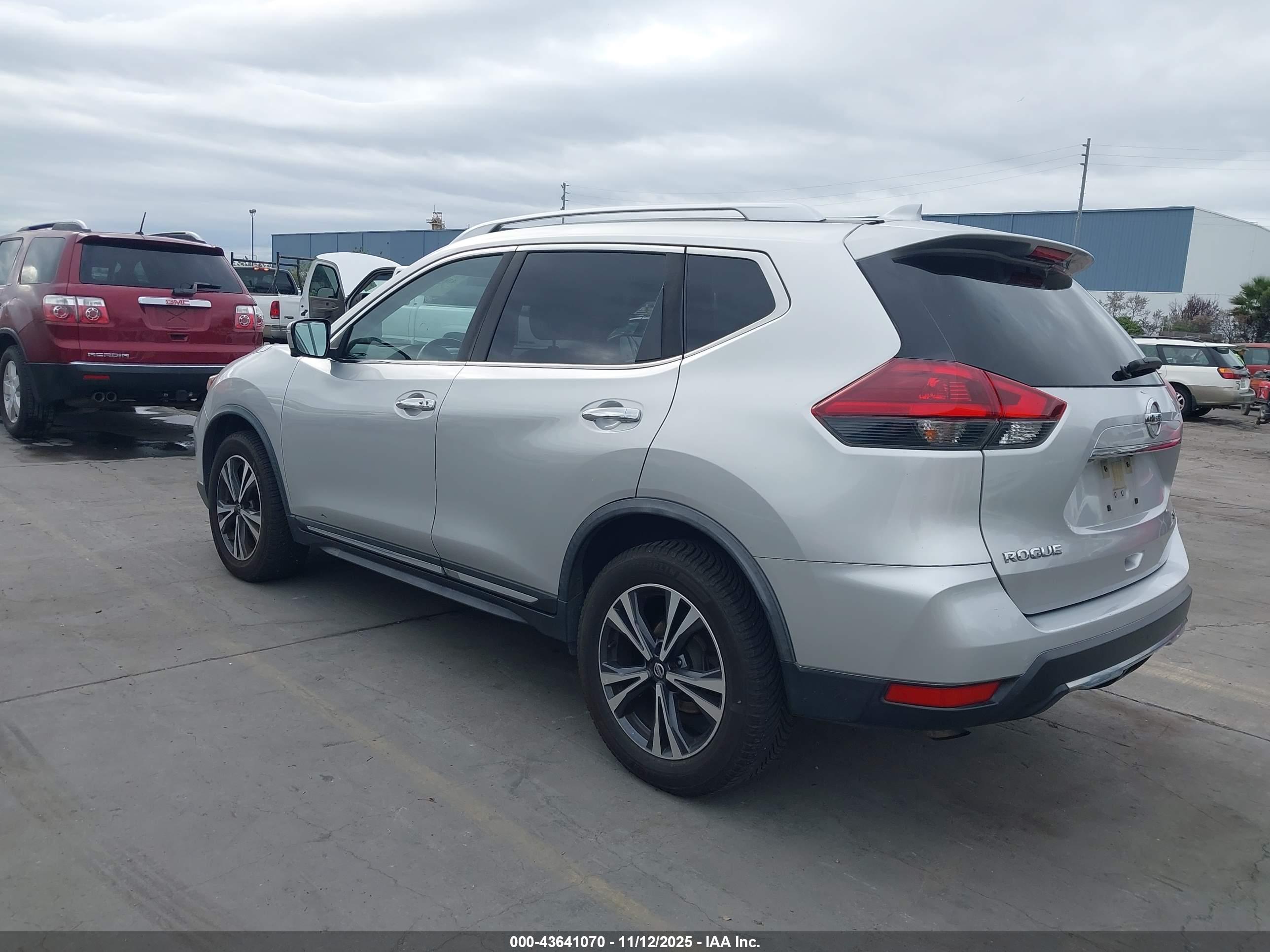 NISSAN ROGUE image 3