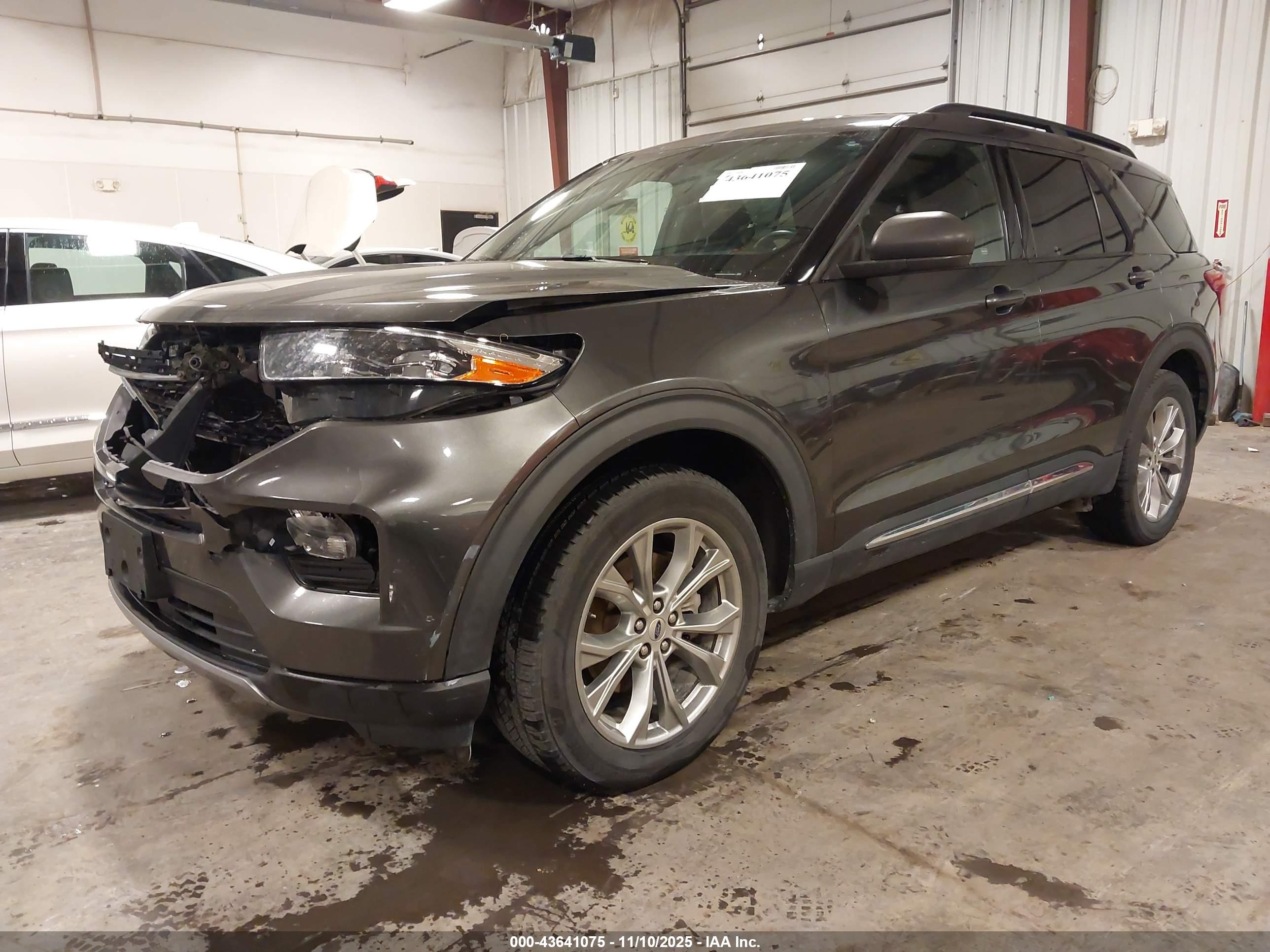 FORD EXPLORER image 2
