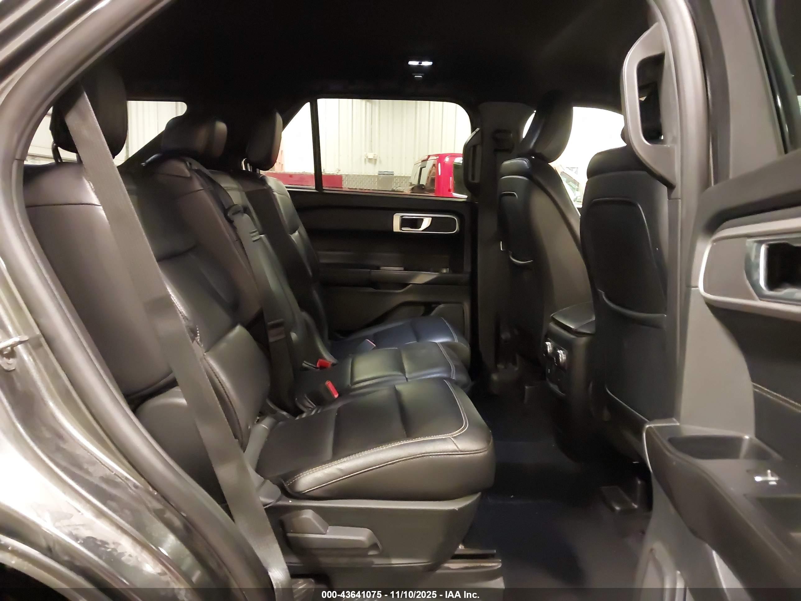 FORD EXPLORER image 8