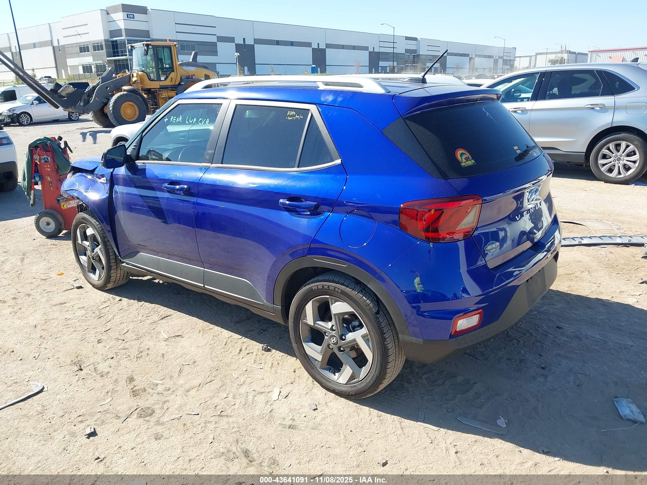 HYUNDAI VENUE image 3