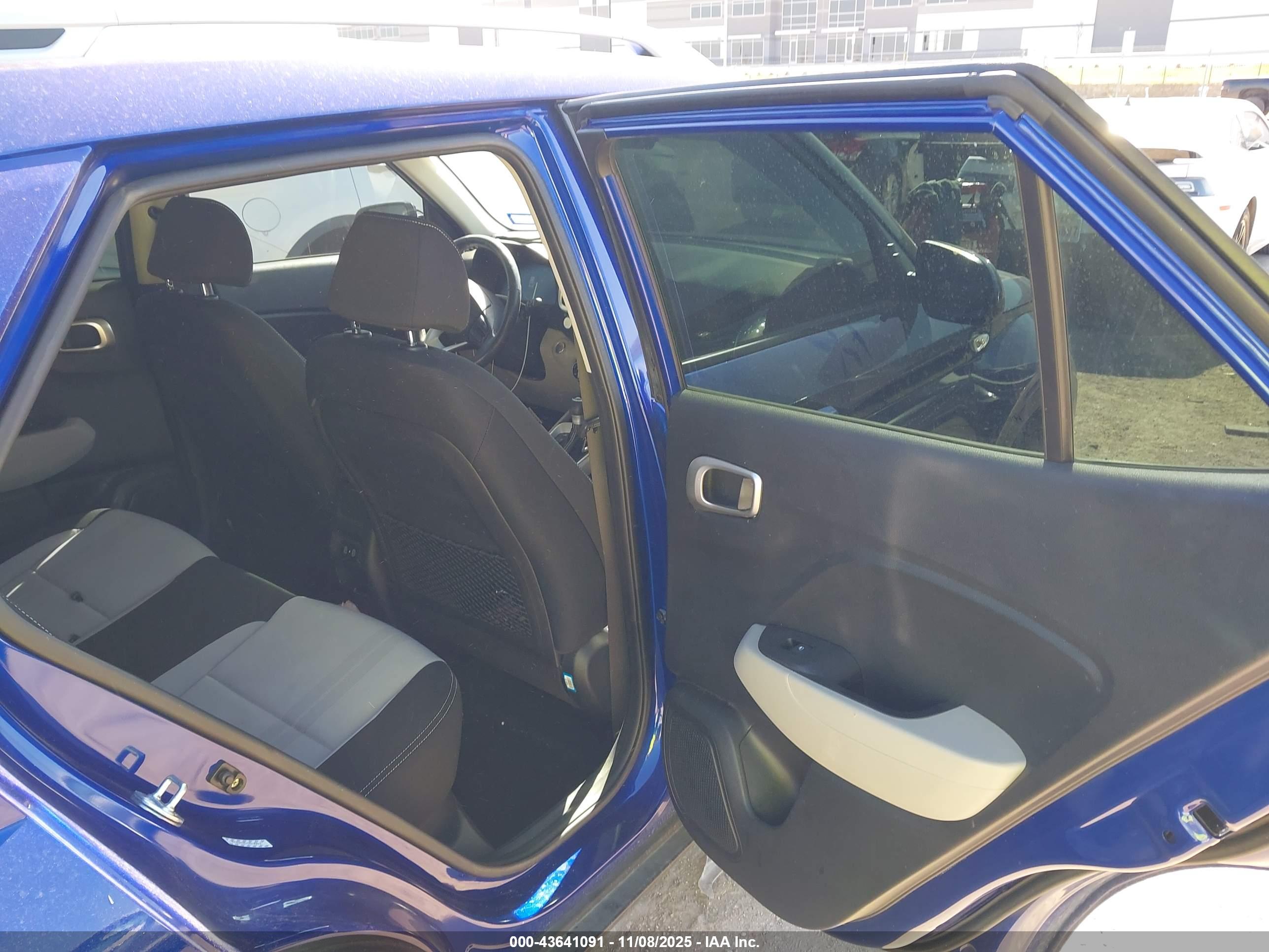 HYUNDAI VENUE image 8