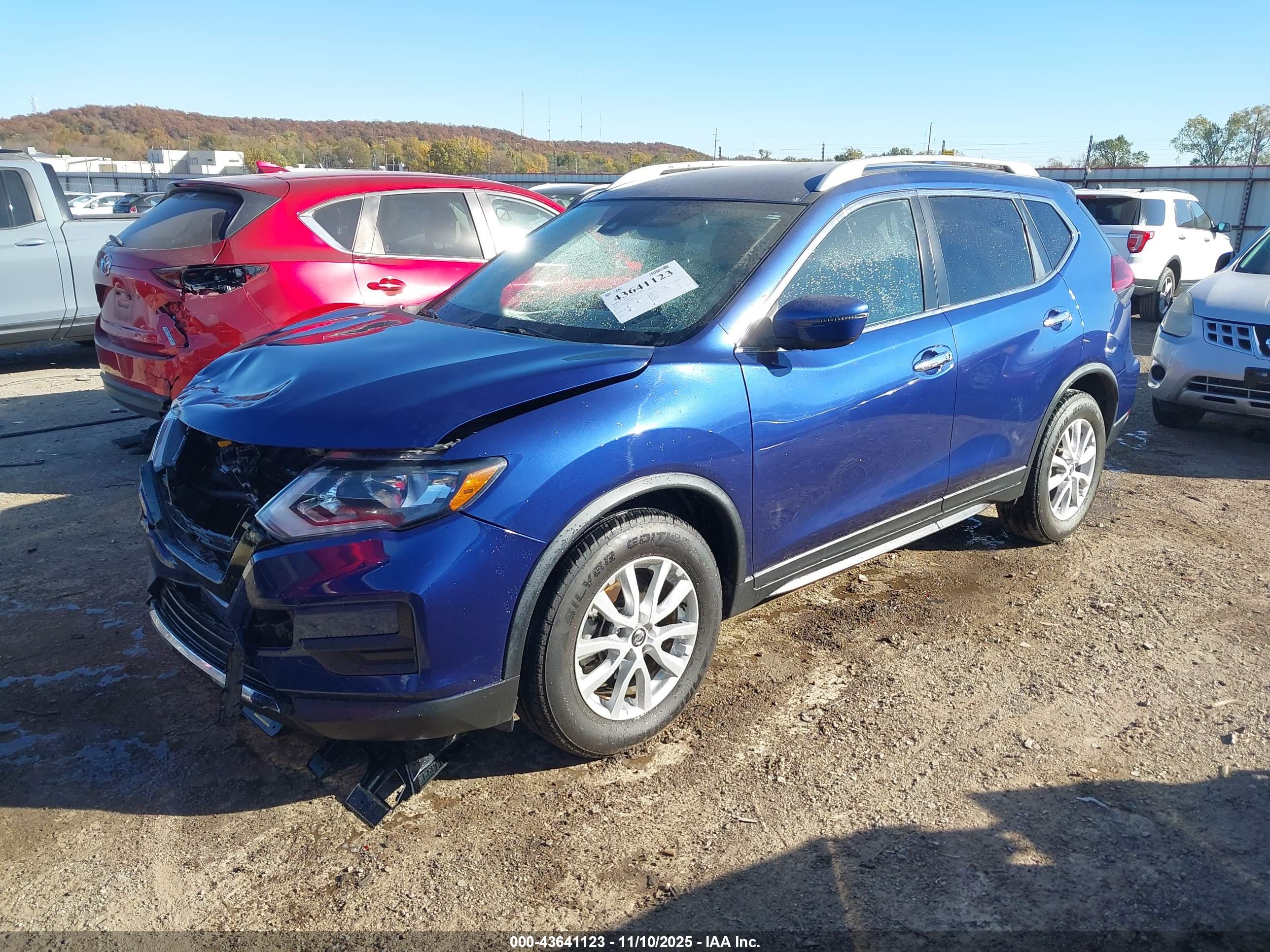 NISSAN ROGUE image 2