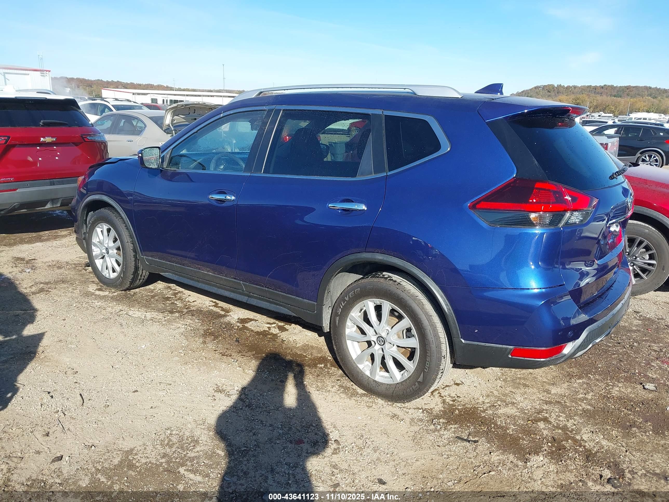 NISSAN ROGUE image 3