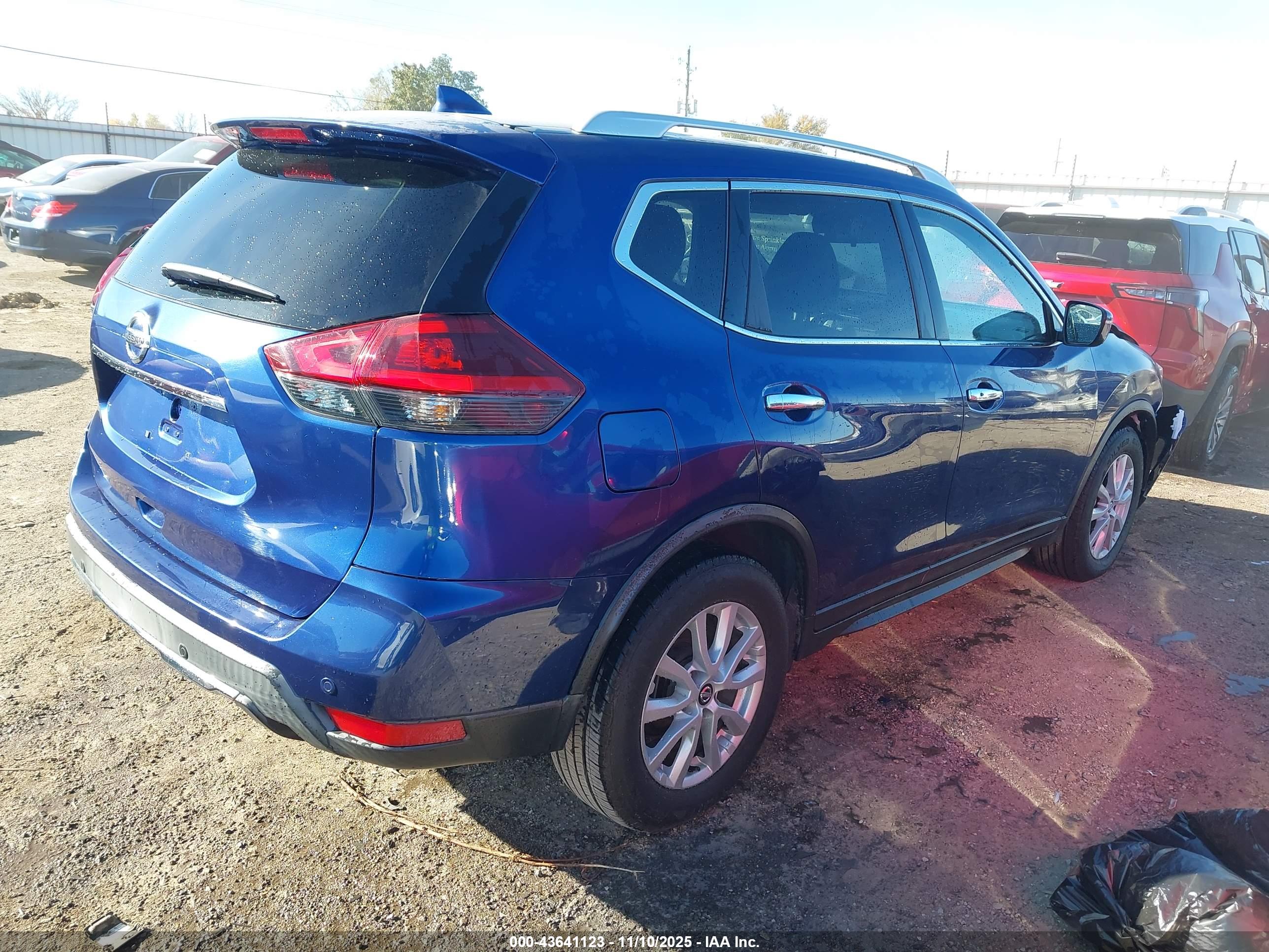 NISSAN ROGUE image 4