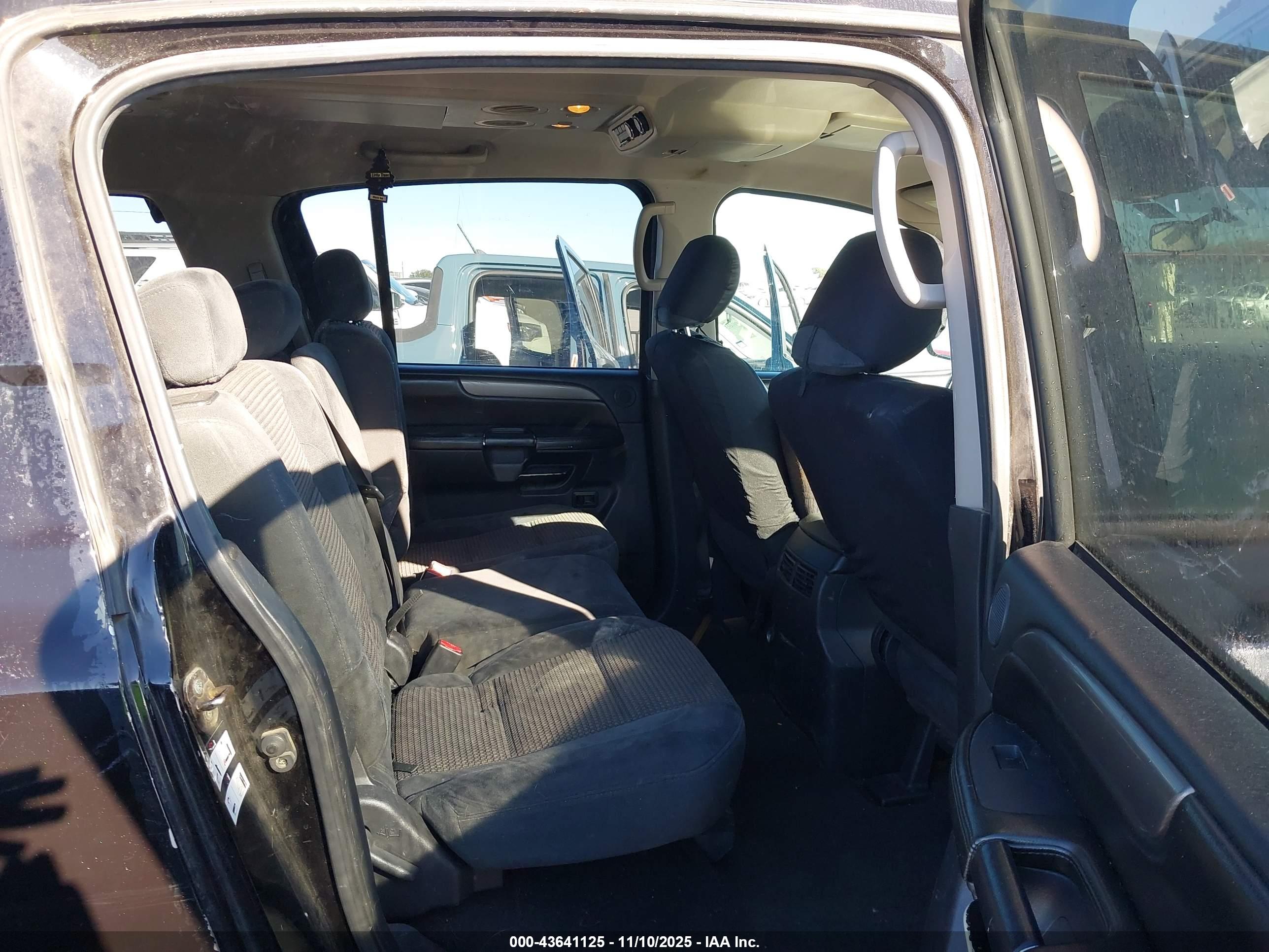 NISSAN ARMADA image 8