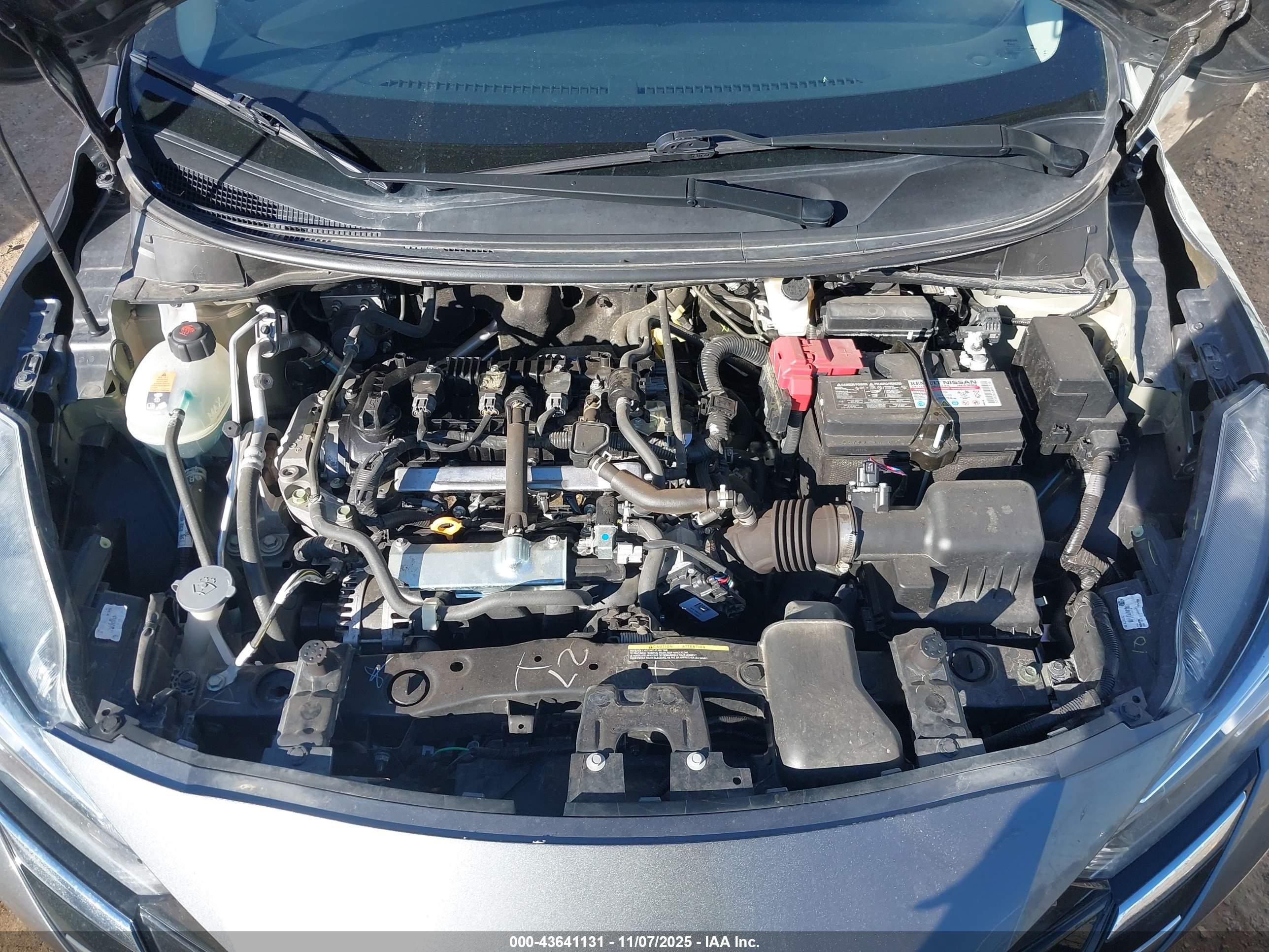 NISSAN VERSA image 10