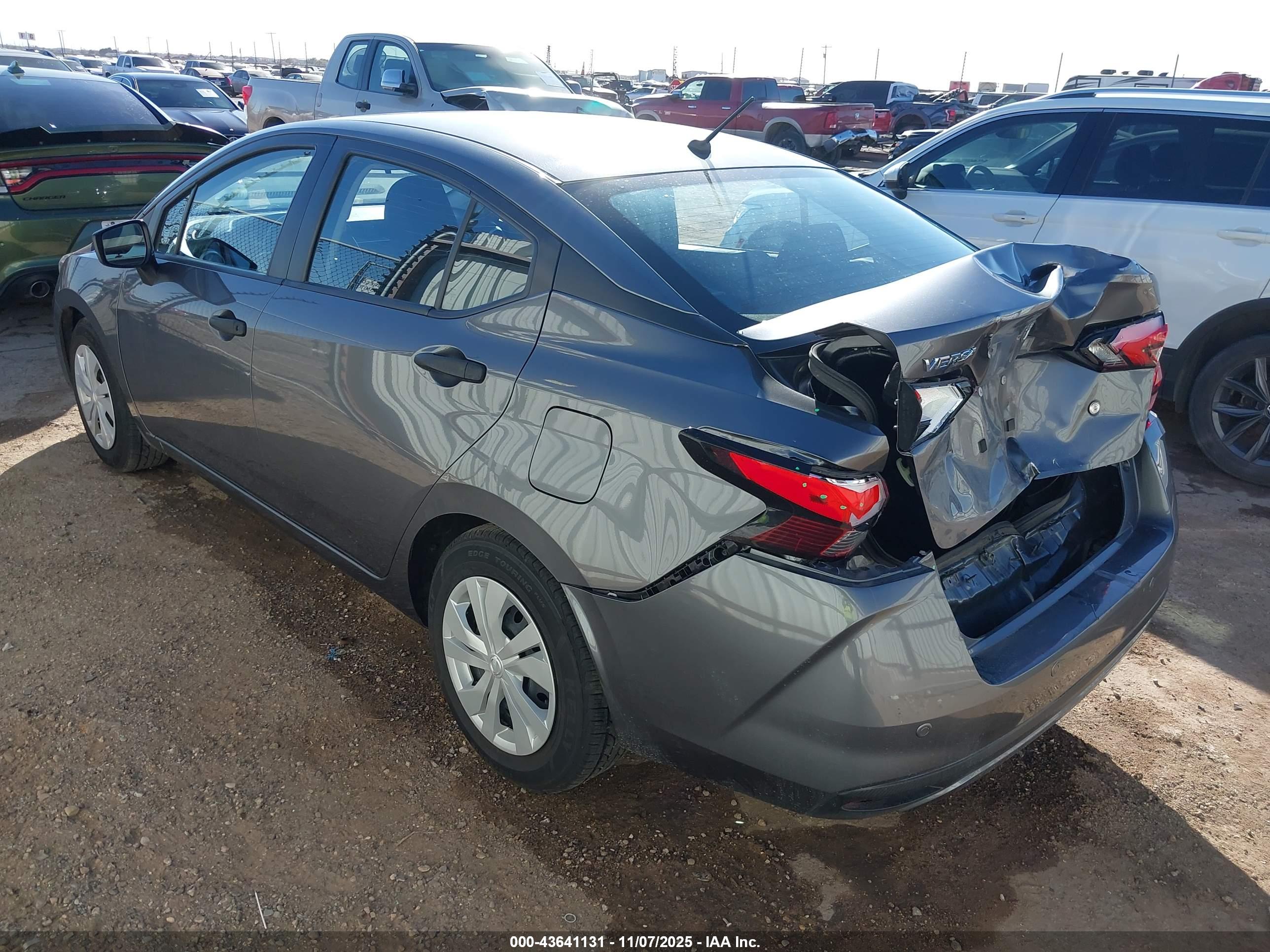 NISSAN VERSA image 3