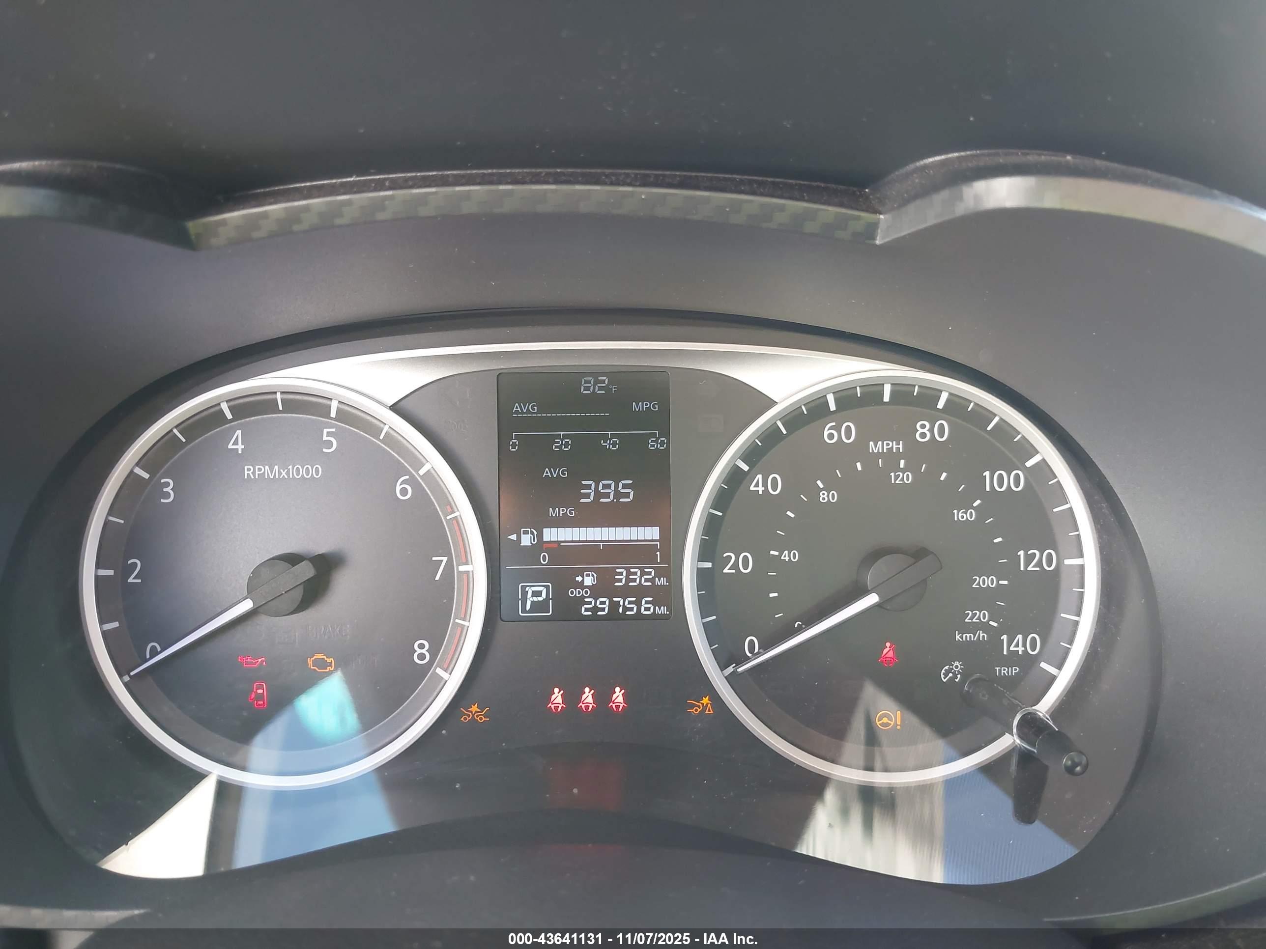 NISSAN VERSA image 7