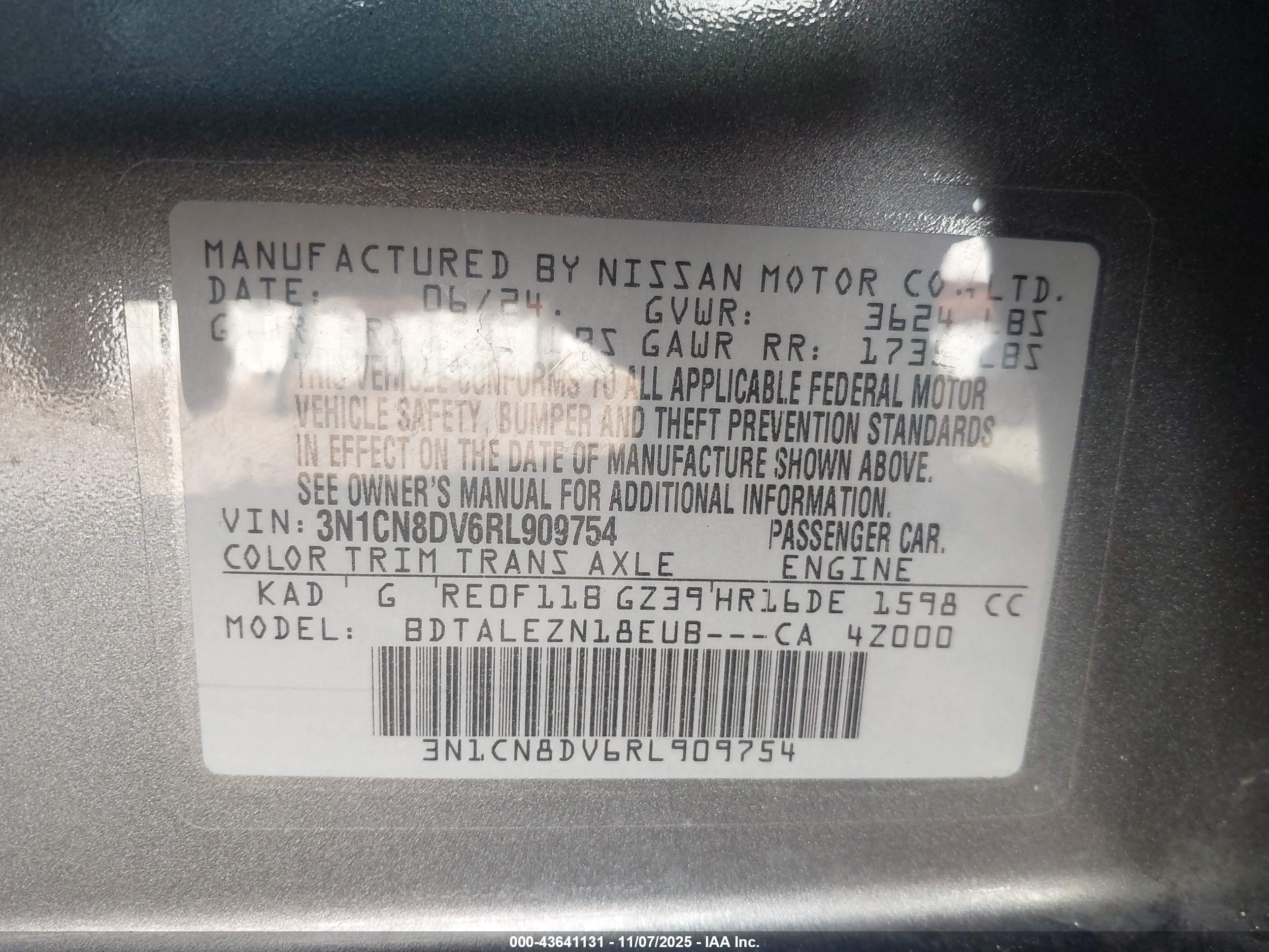 NISSAN VERSA image 9