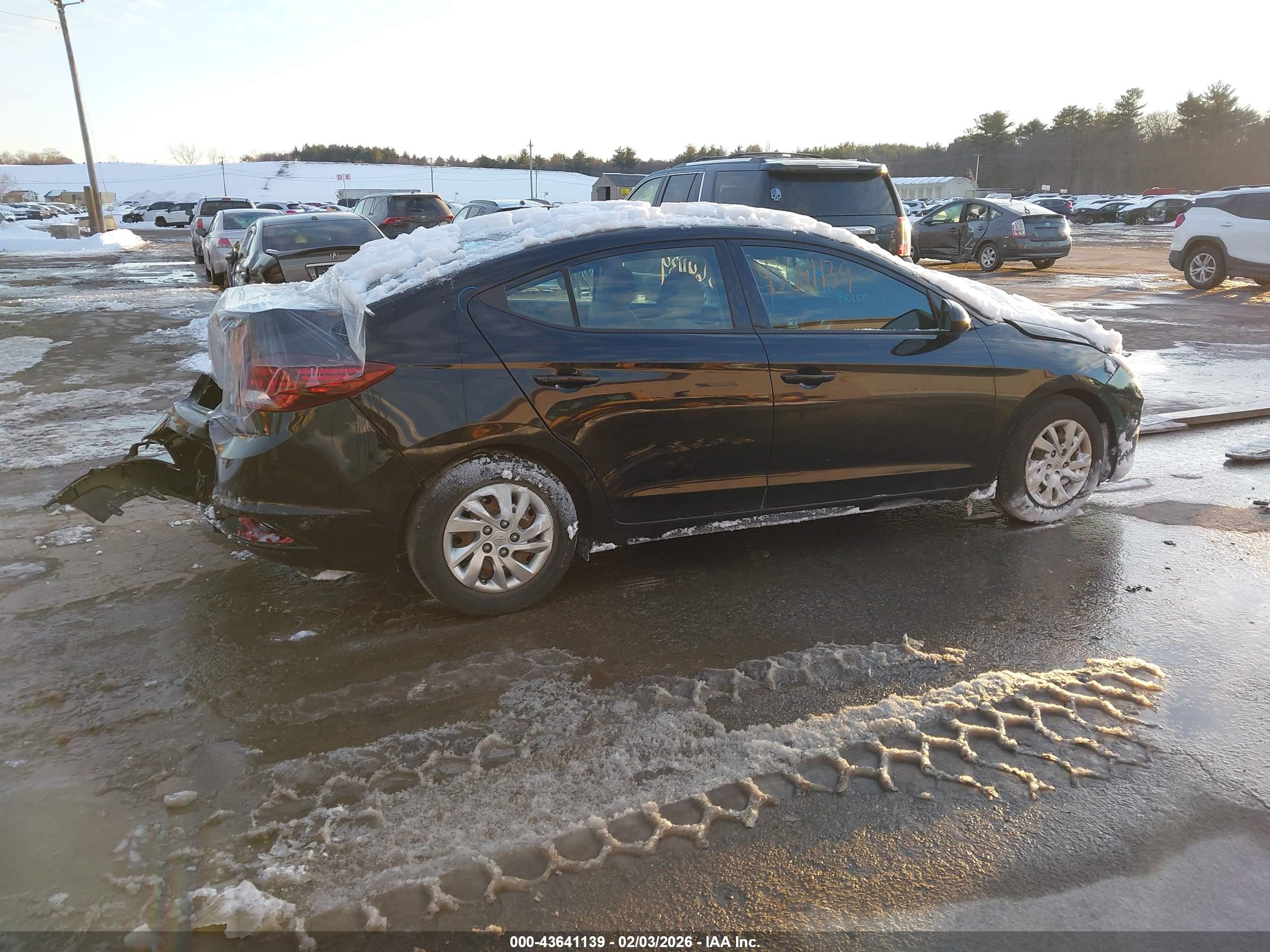 HYUNDAI ELANTRA image 4