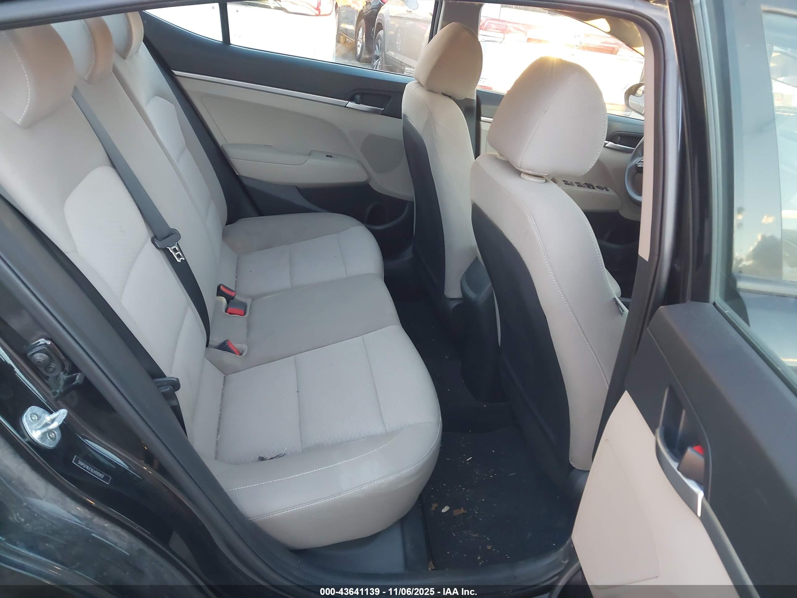 HYUNDAI ELANTRA image 8