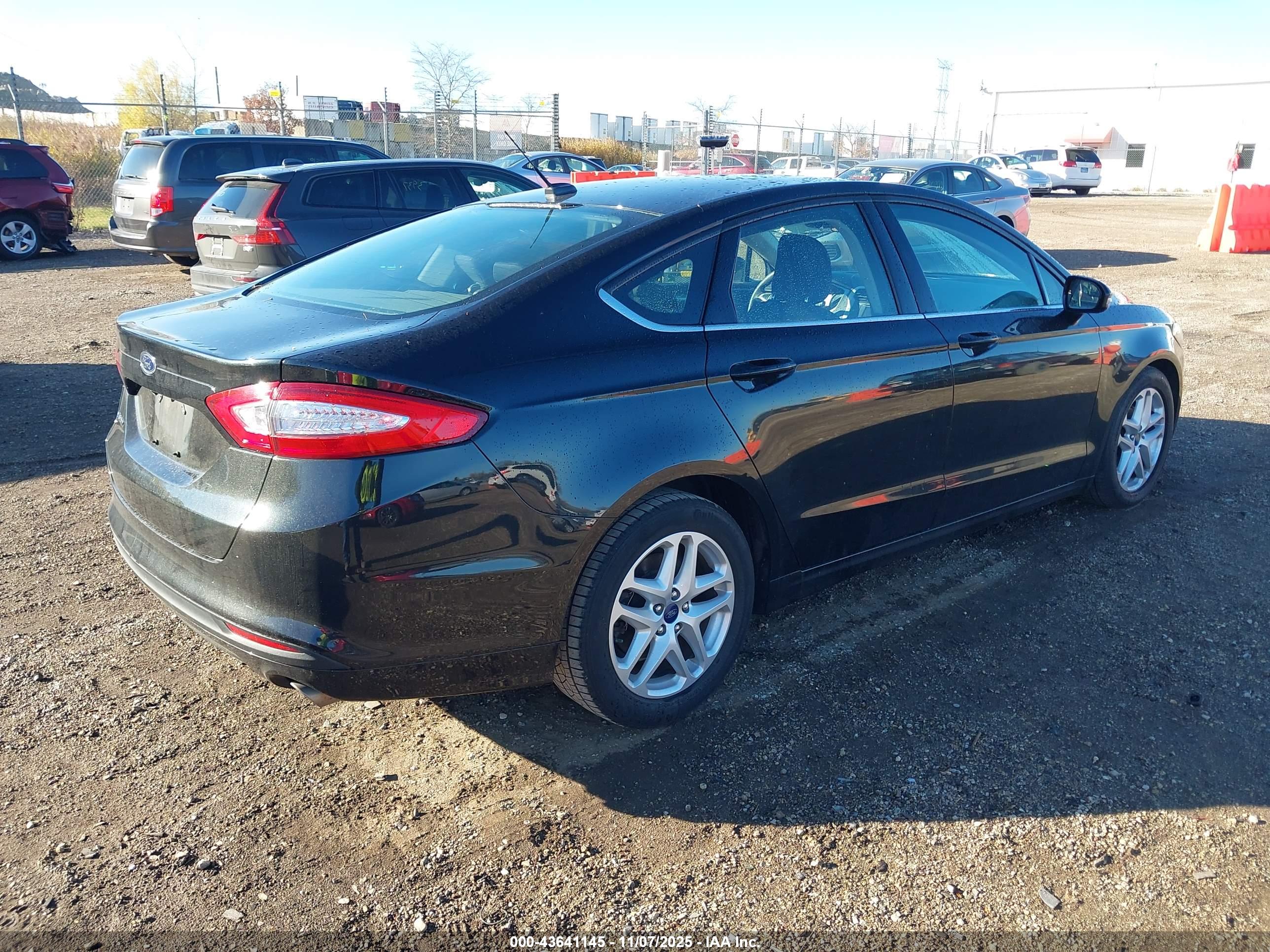 FORD FUSION image 4