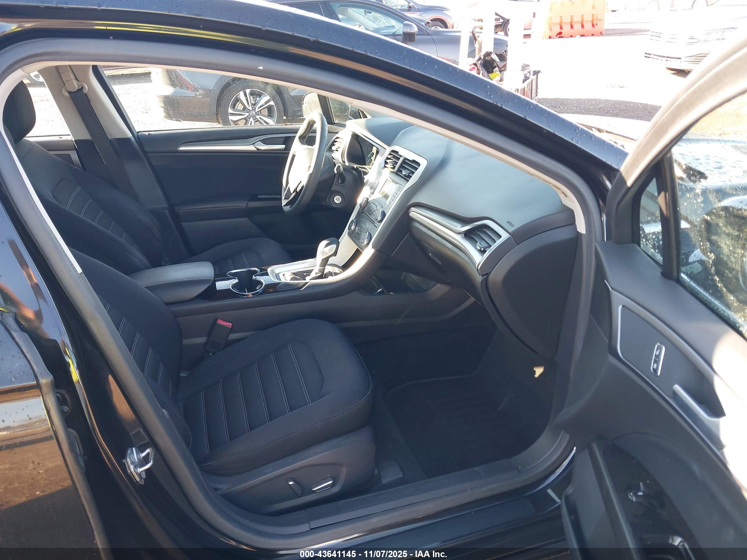 FORD FUSION image 5