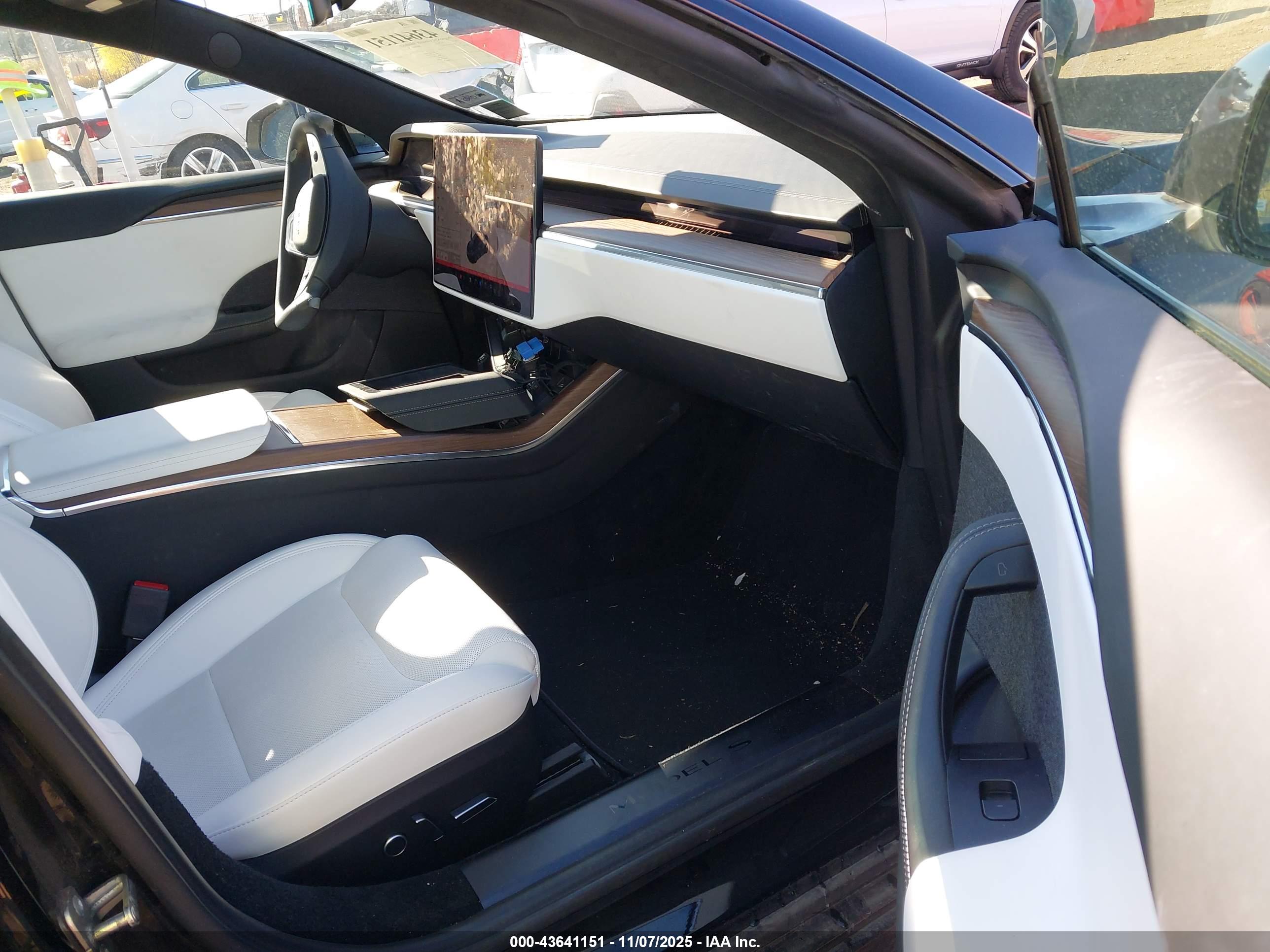 TESLA MODEL image 5