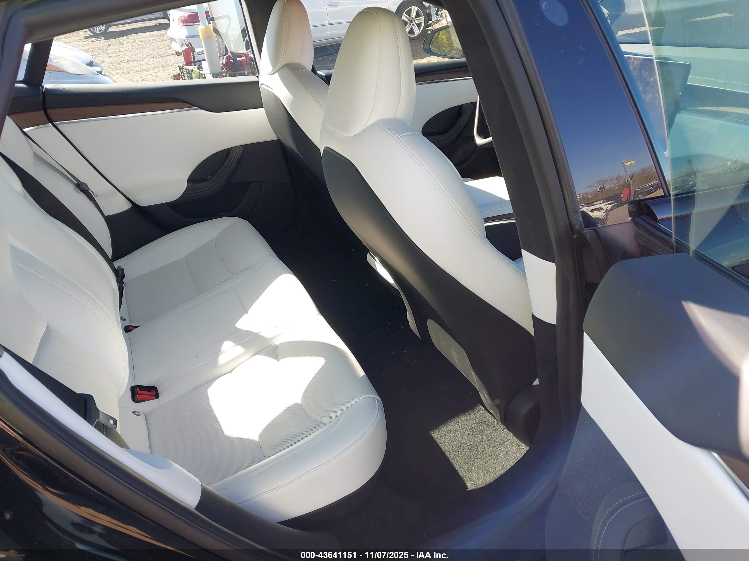 TESLA MODEL image 8
