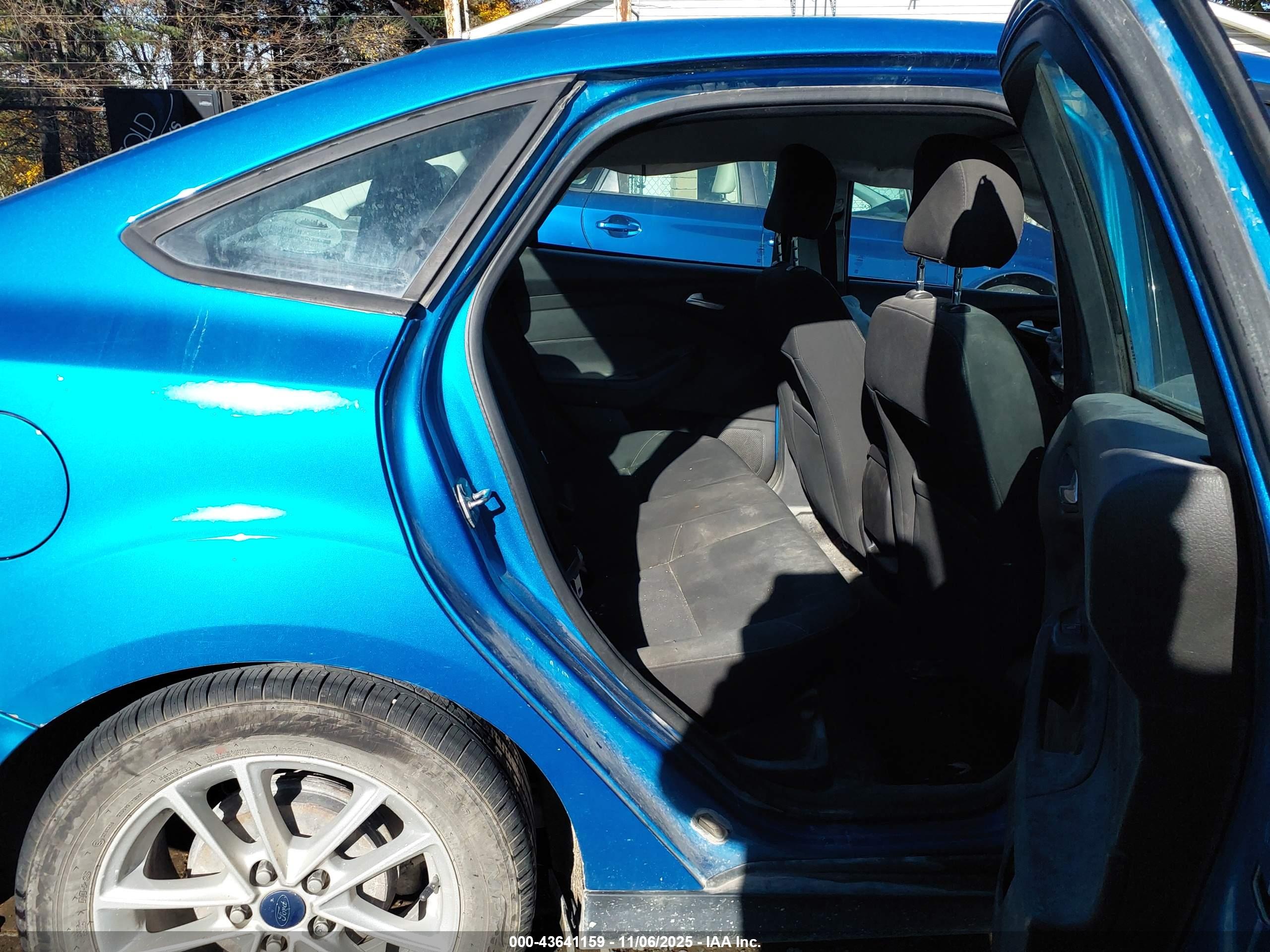 FORD FOCUS image 8