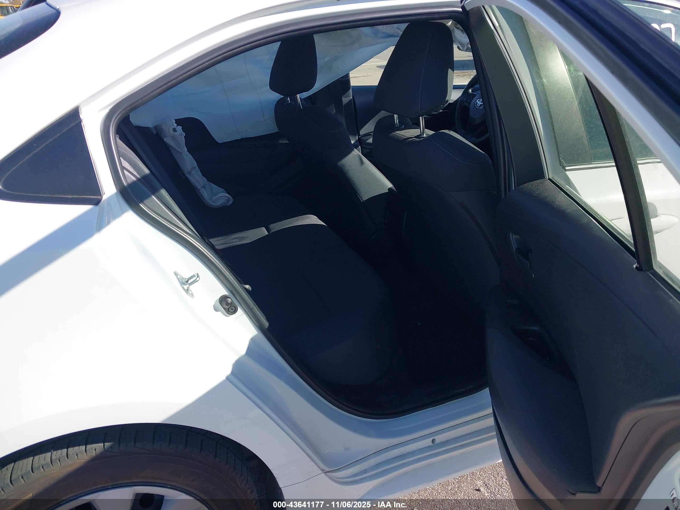 TOYOTA COROLLA image 8