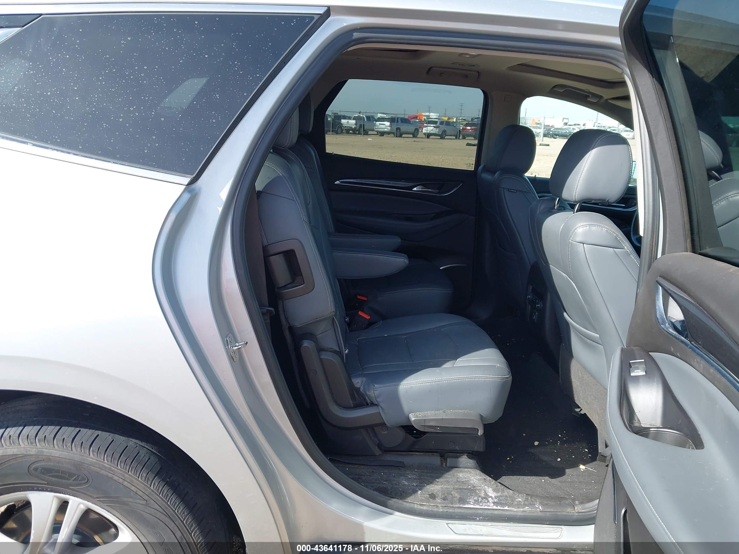 BUICK ENCLAVE image 8