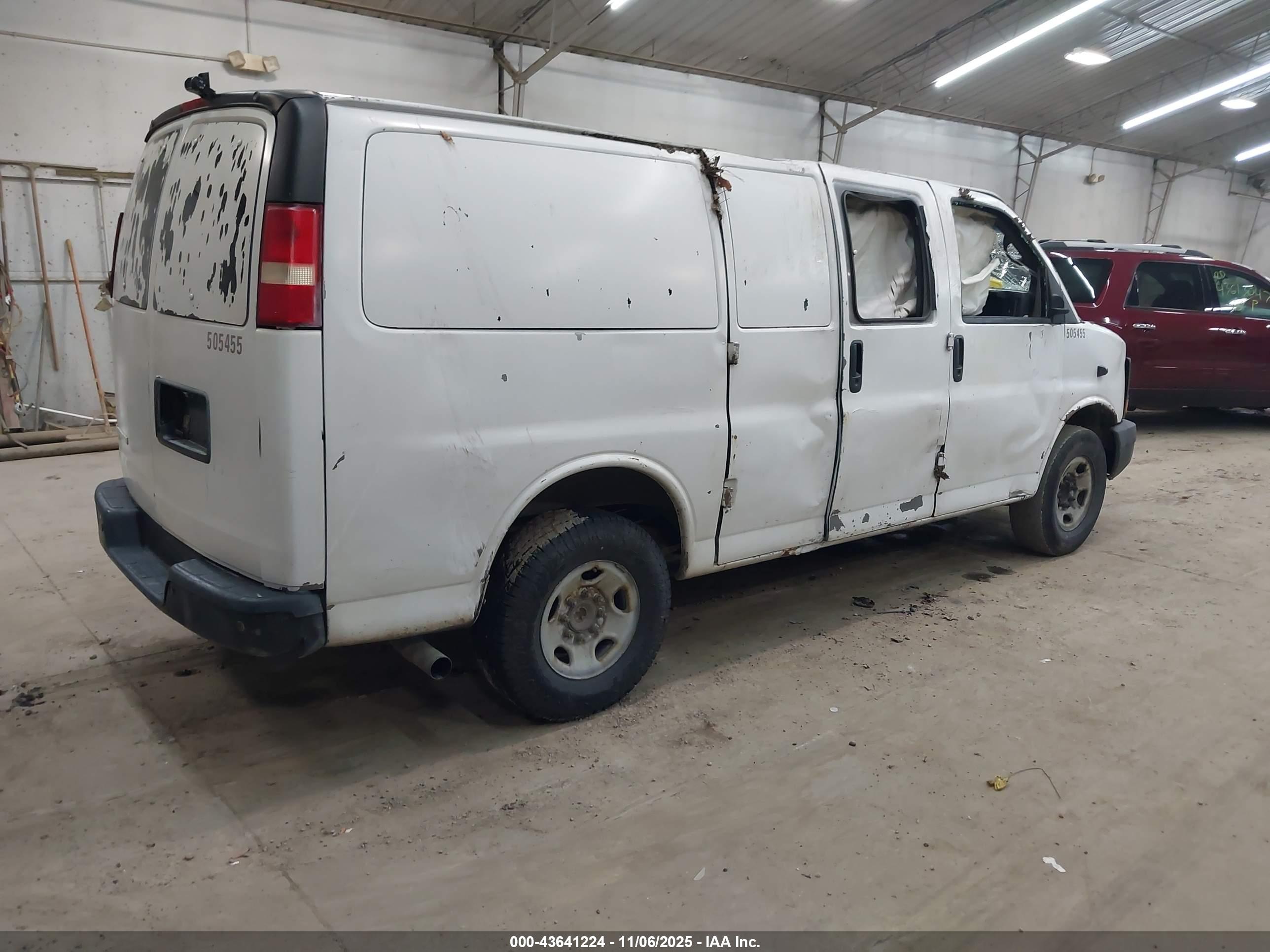 CHEVROLET EXPRESS image 4