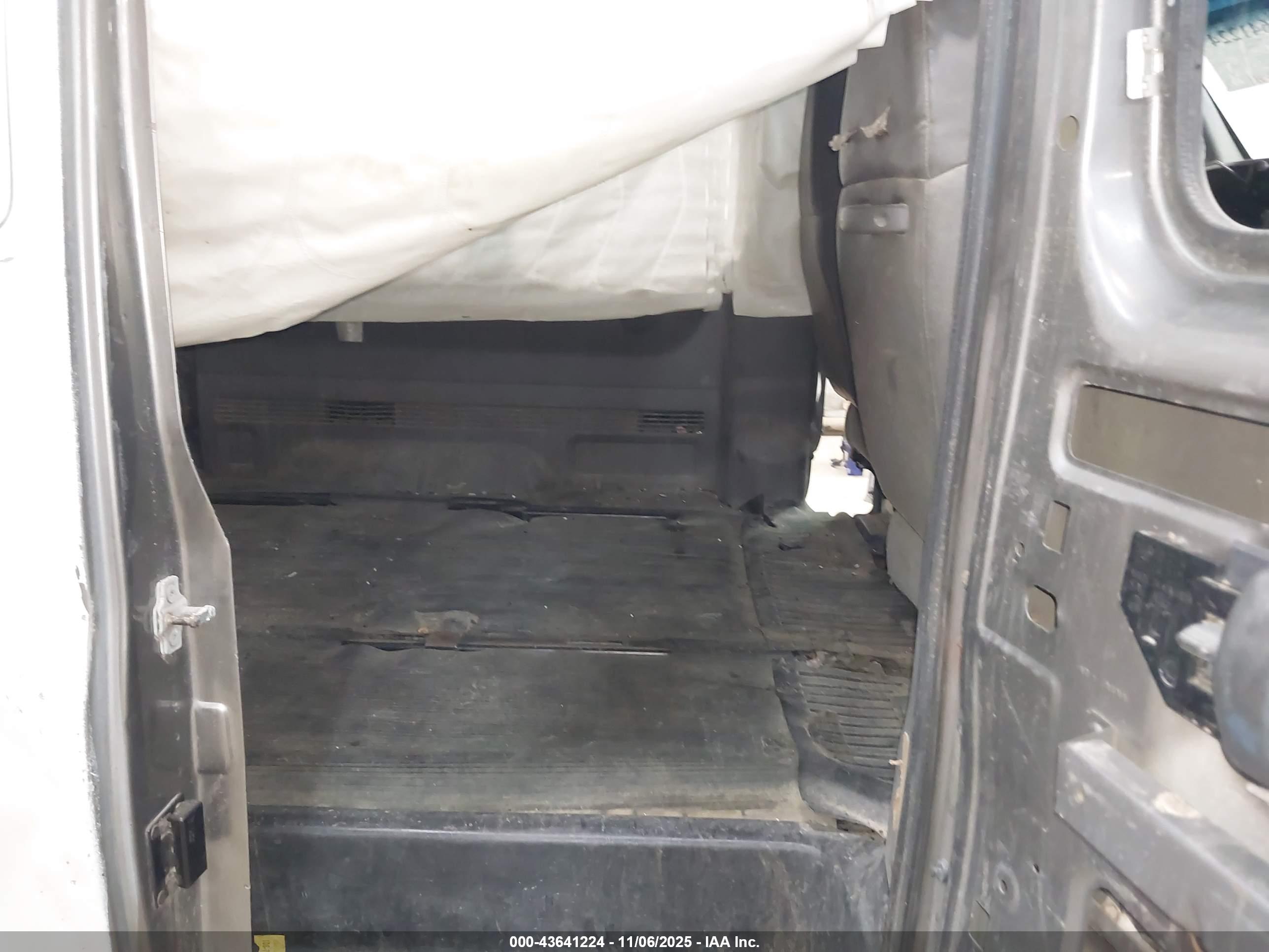 CHEVROLET EXPRESS image 8