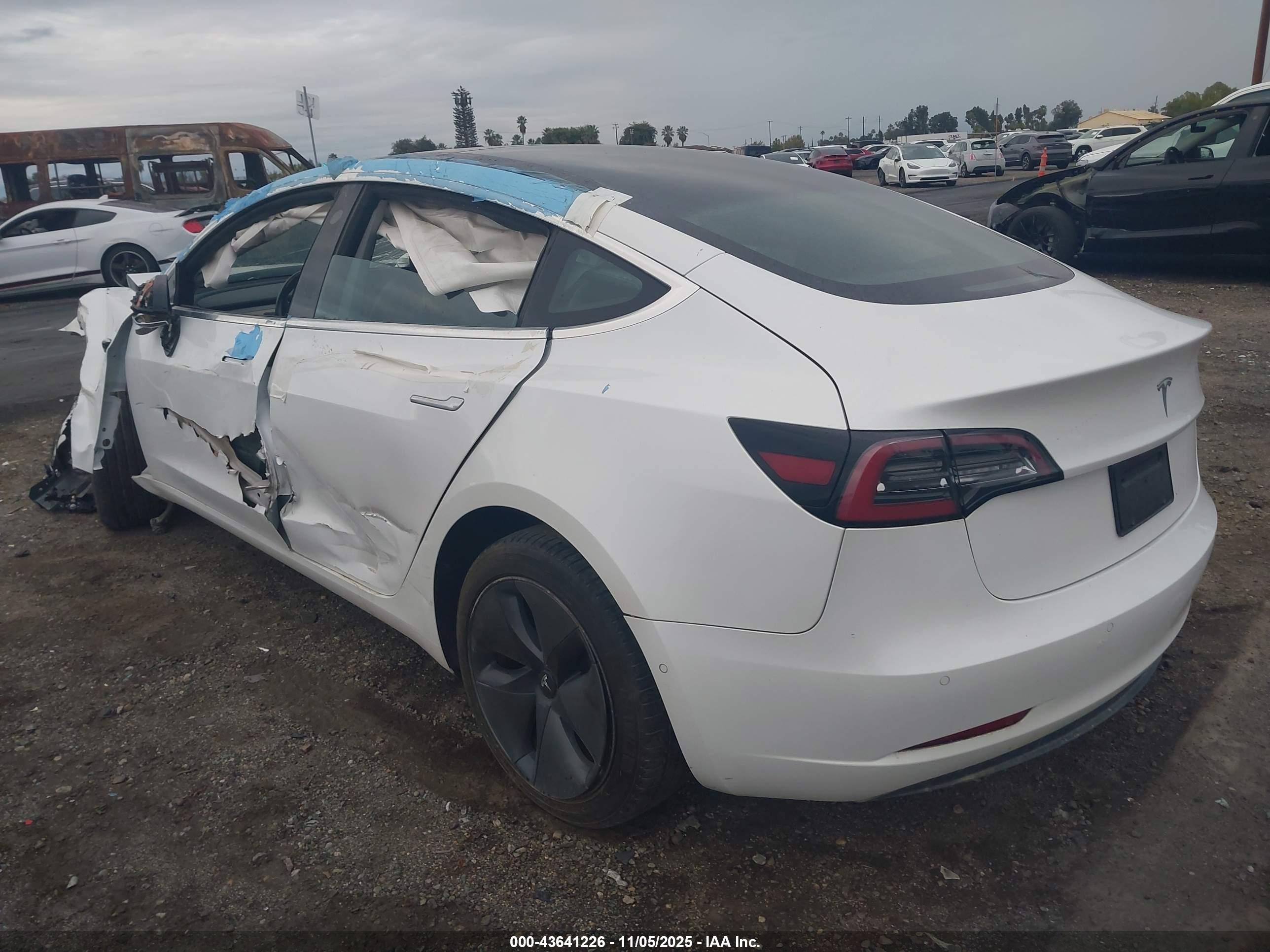 TESLA MODEL image 3