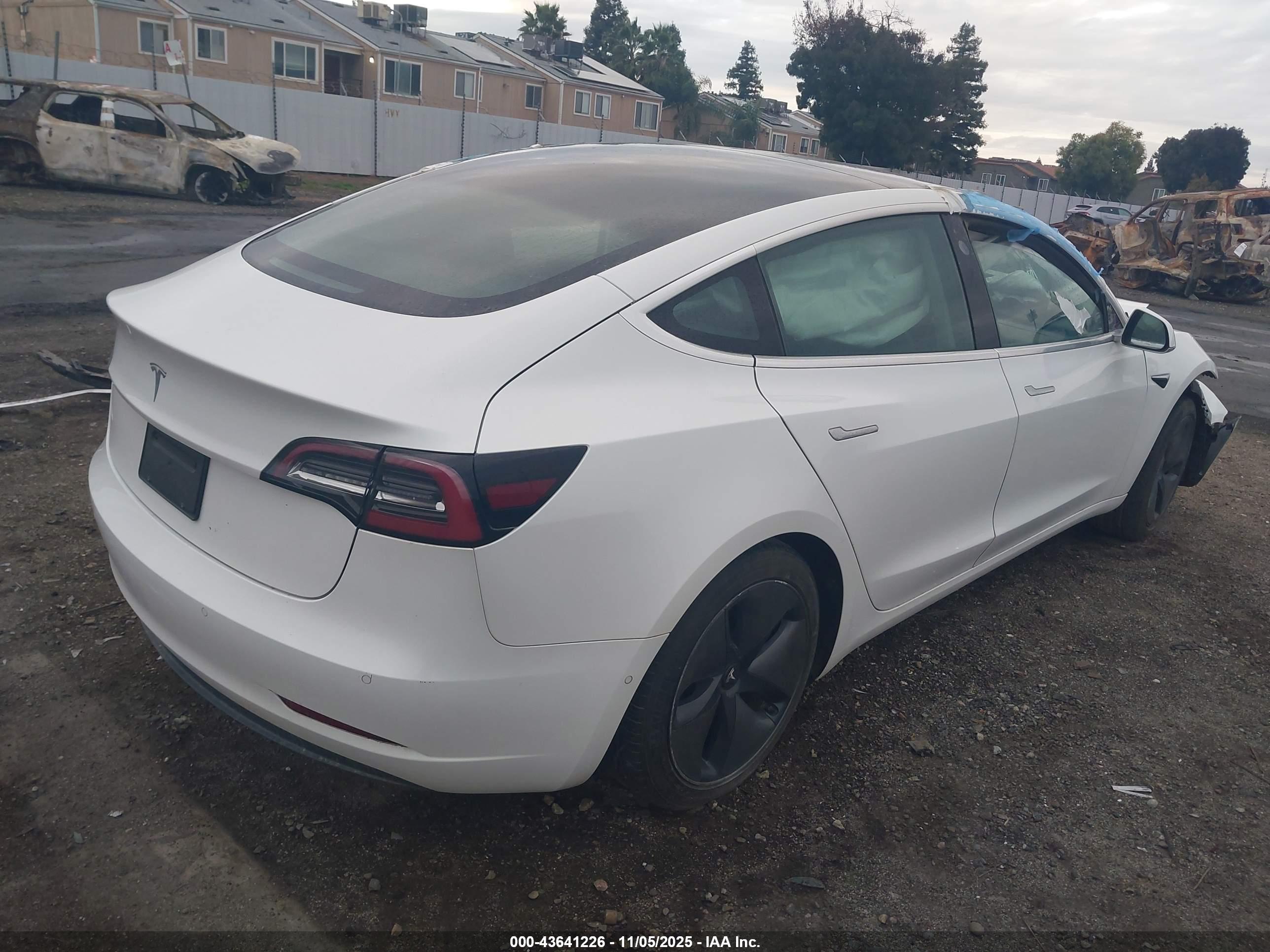 TESLA MODEL image 4