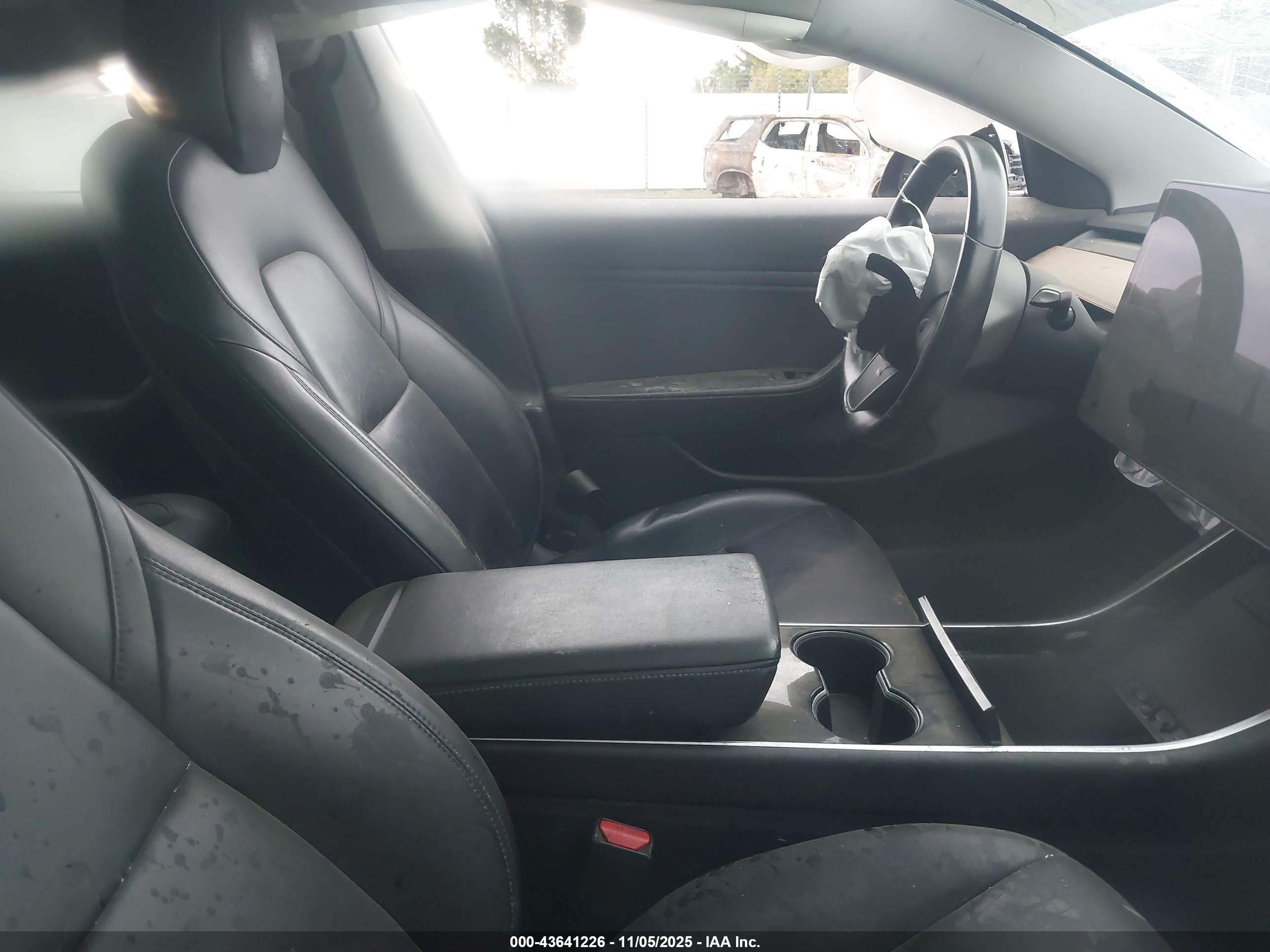 TESLA MODEL image 5