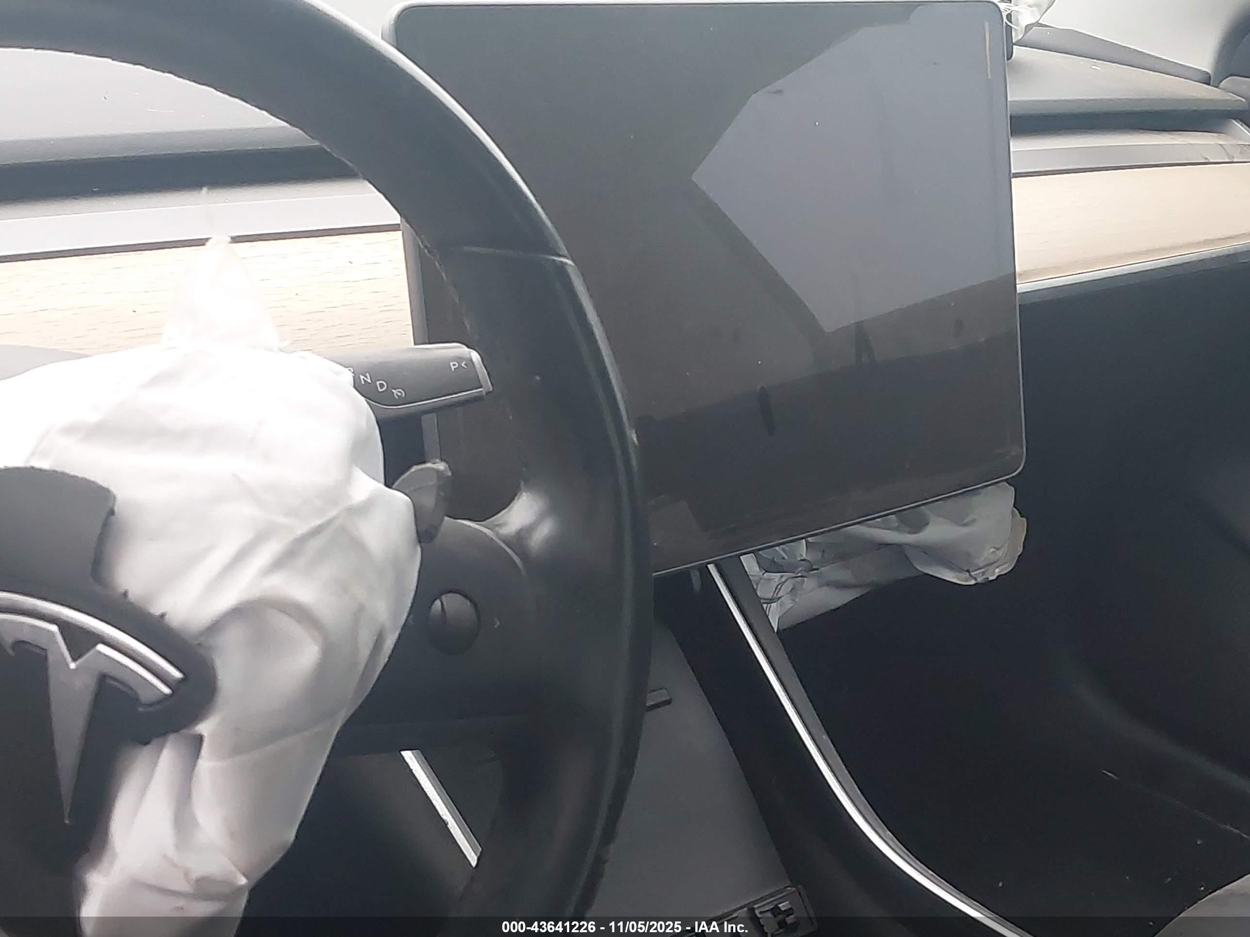 TESLA MODEL image 7