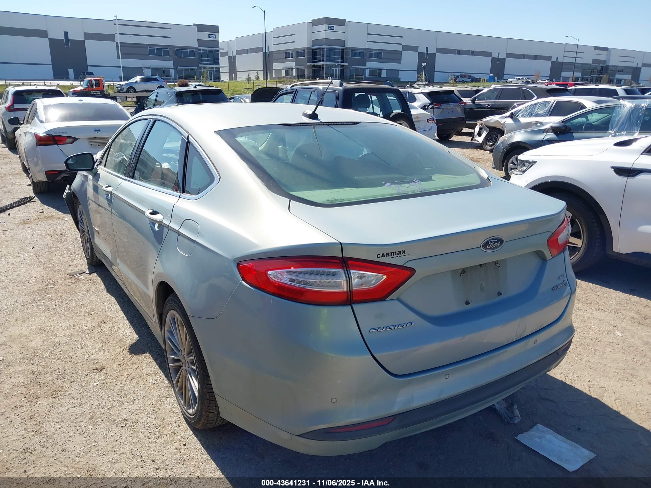 FORD FUSION image 3