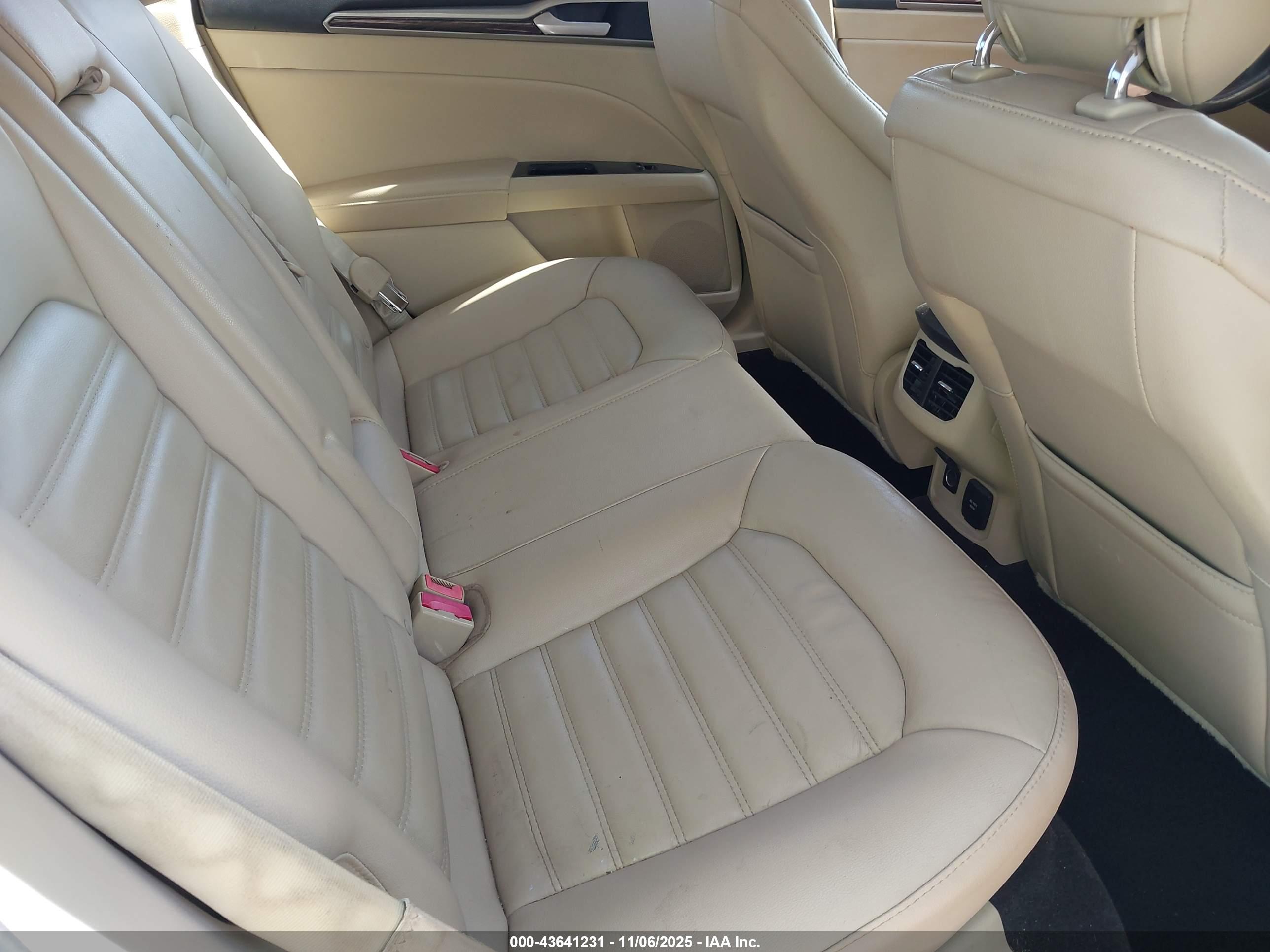 FORD FUSION image 8