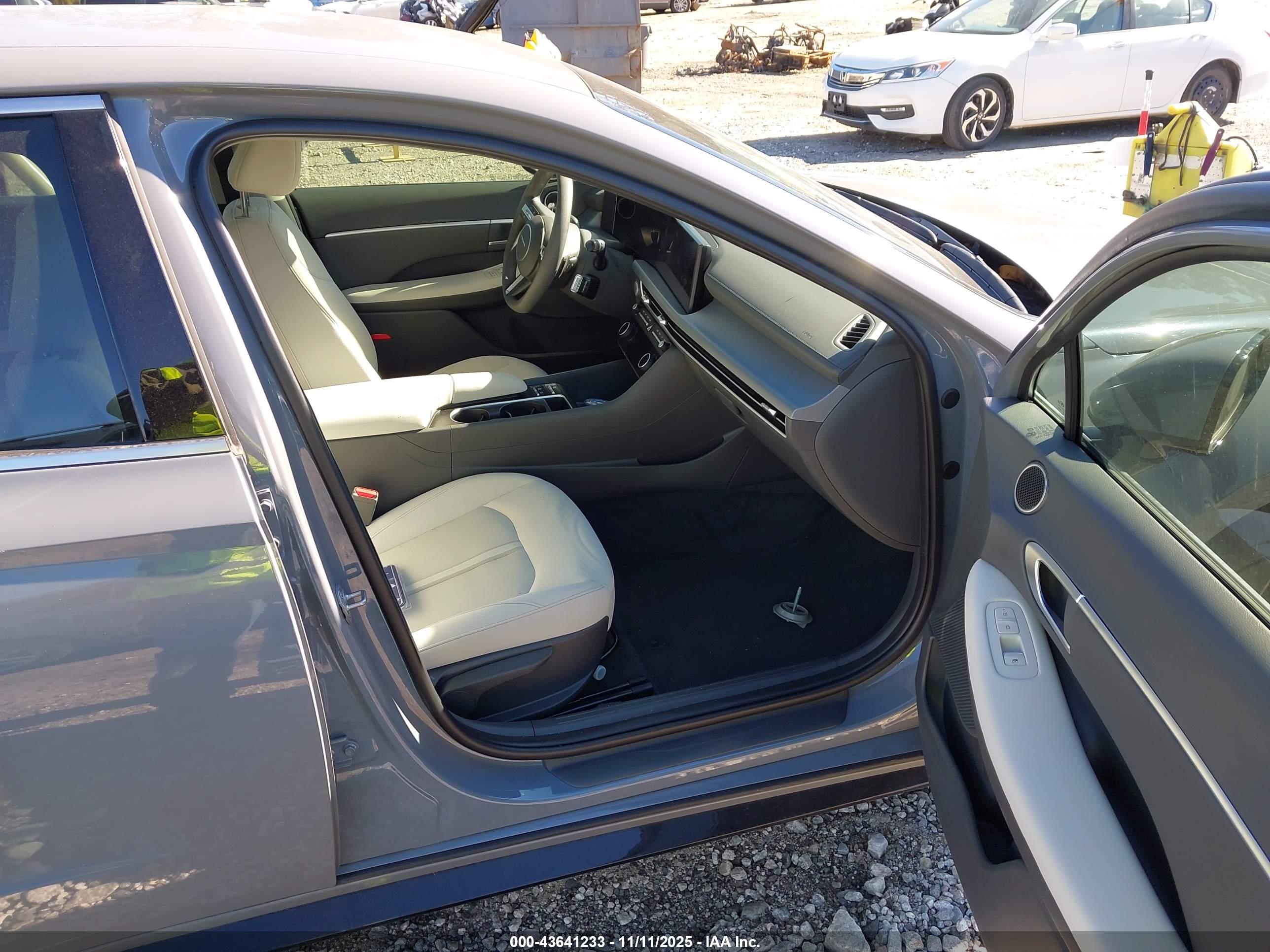HYUNDAI SONATA image 5