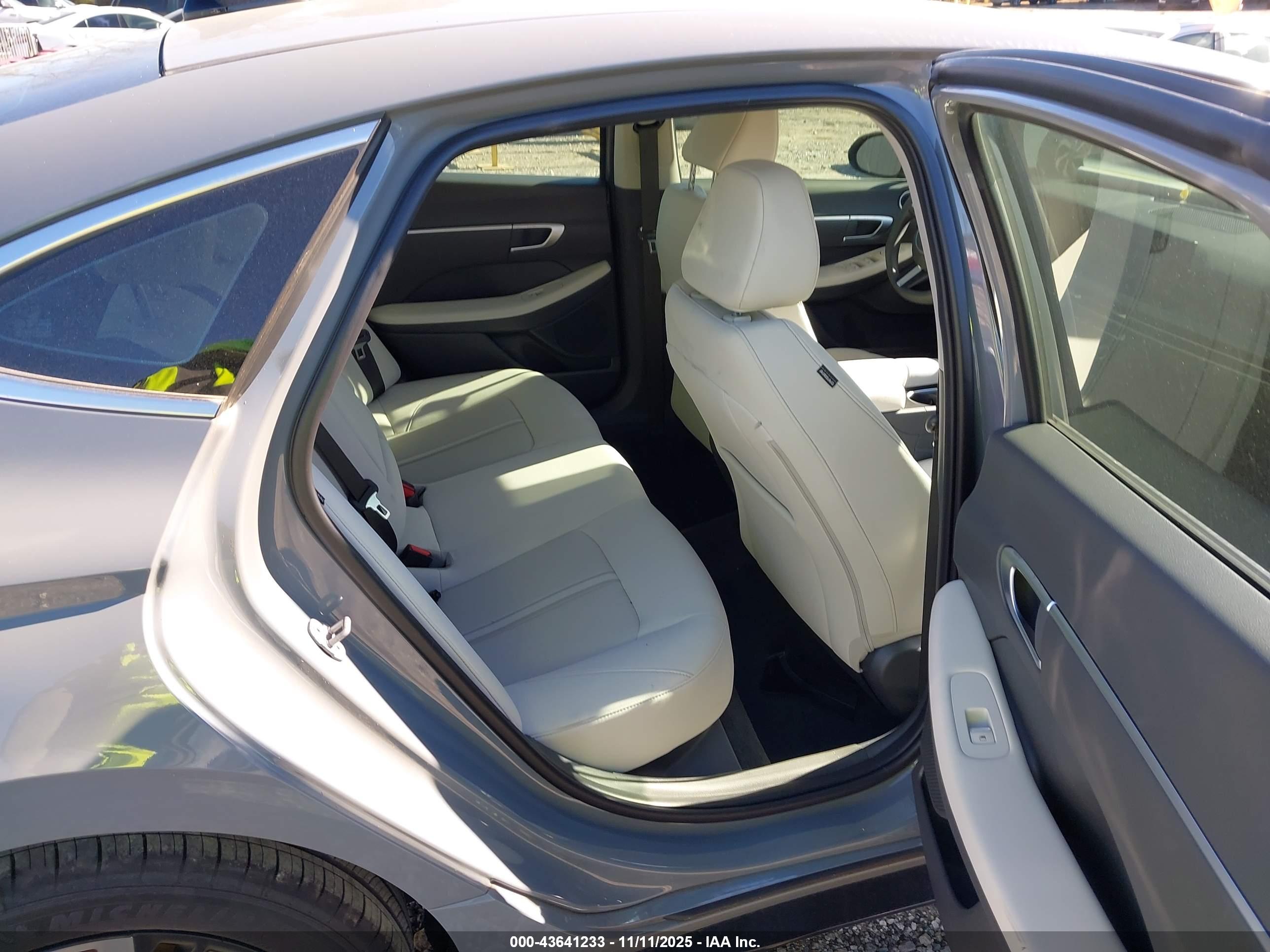 HYUNDAI SONATA image 8
