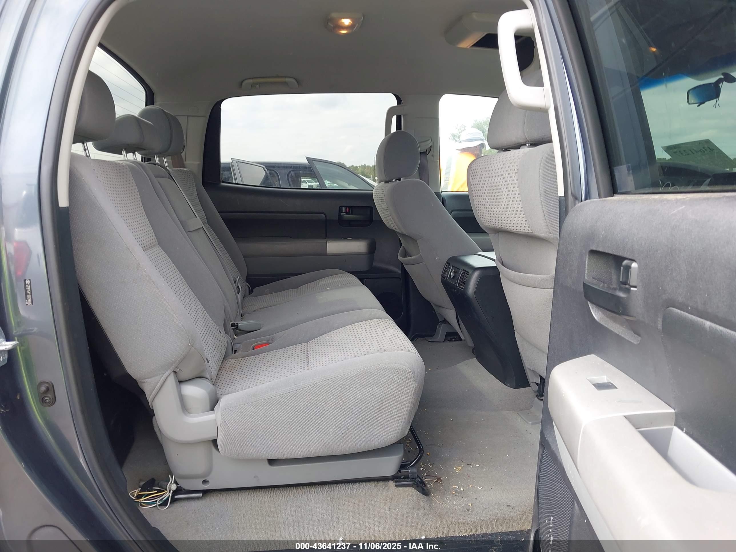 TOYOTA TUNDRA image 8