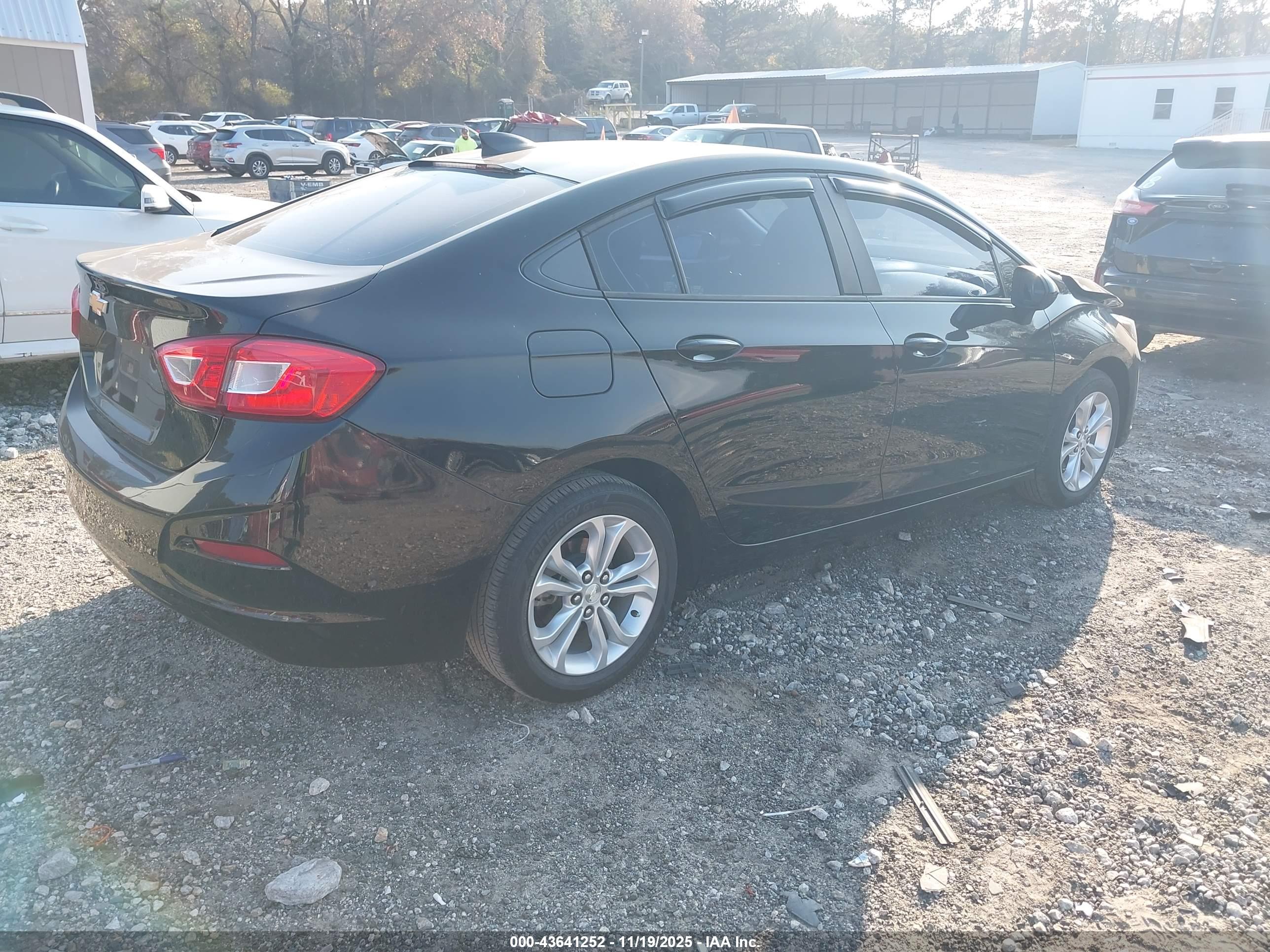 CHEVROLET CRUZE image 4