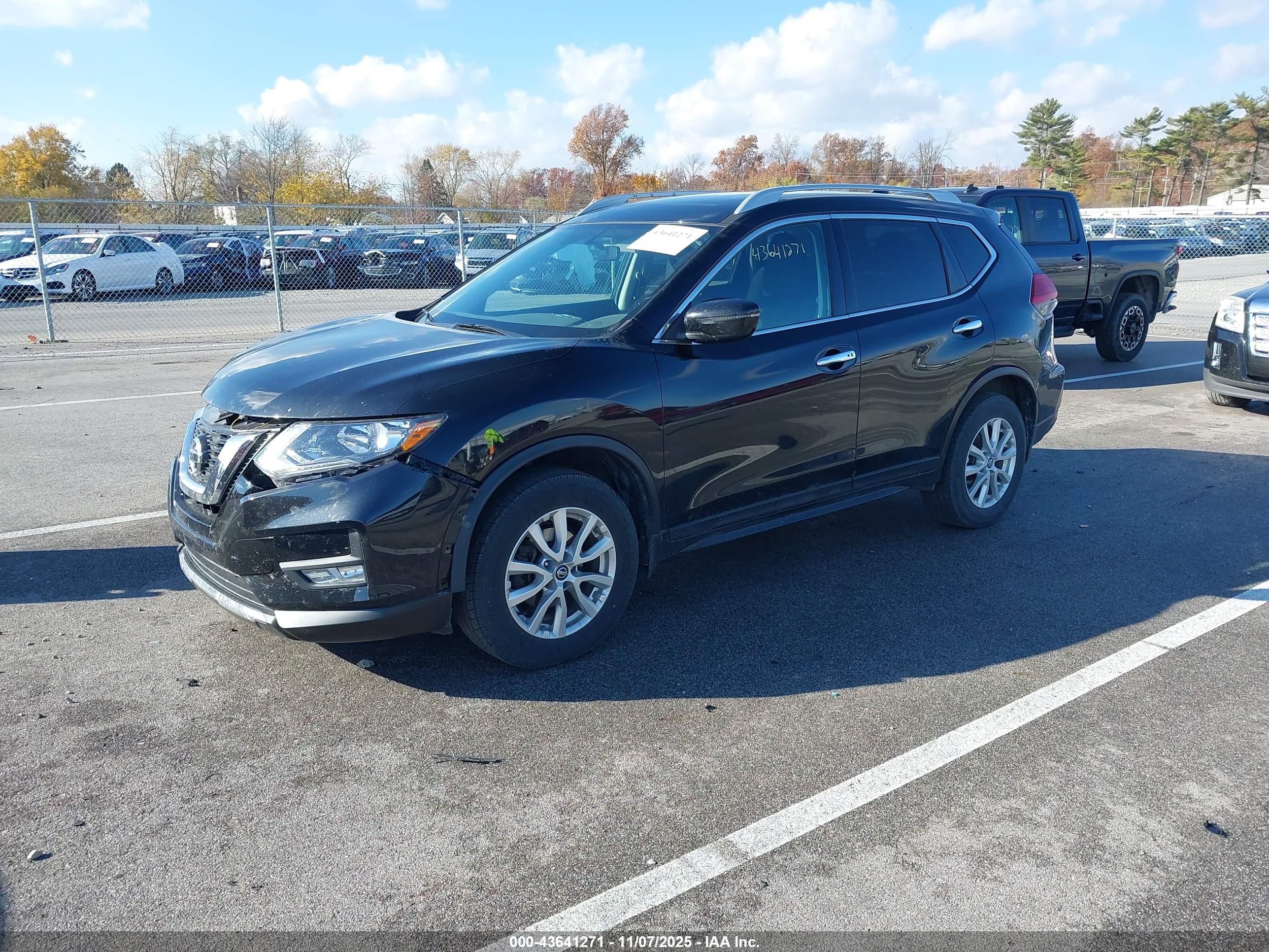 NISSAN ROGUE image 2