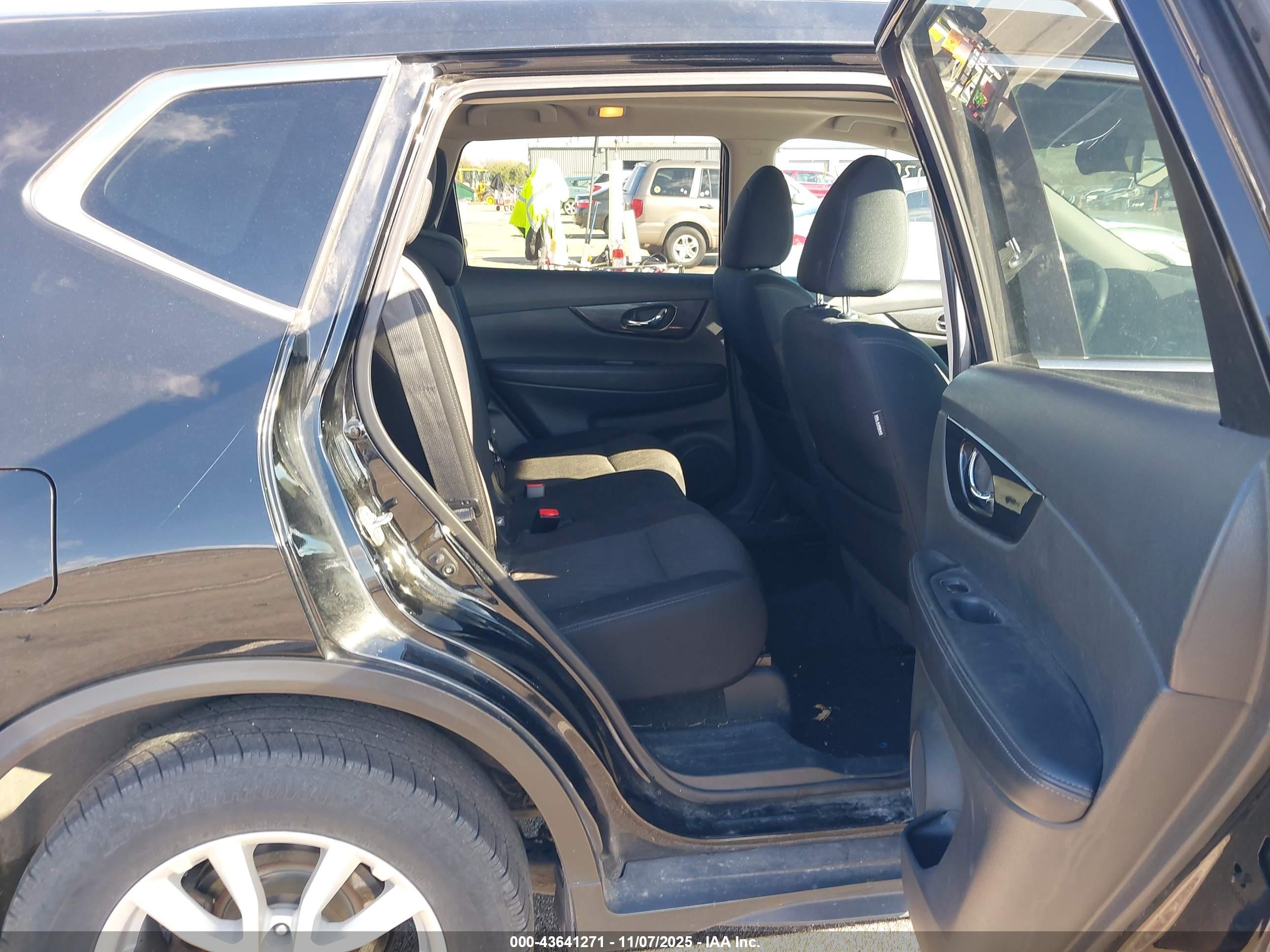 NISSAN ROGUE image 8